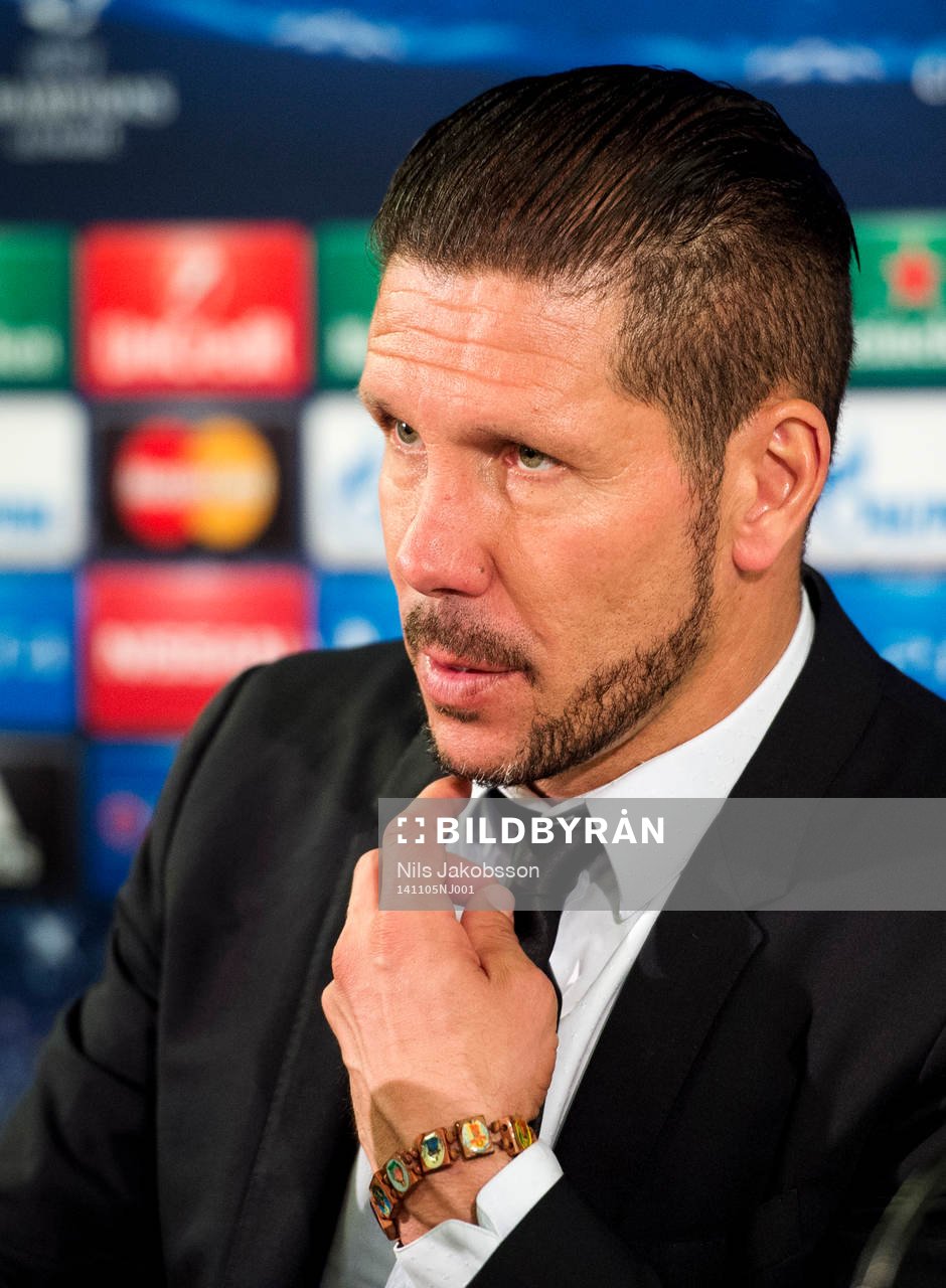 Atletico Madrids tränare Diego Simeone på presskonferensen