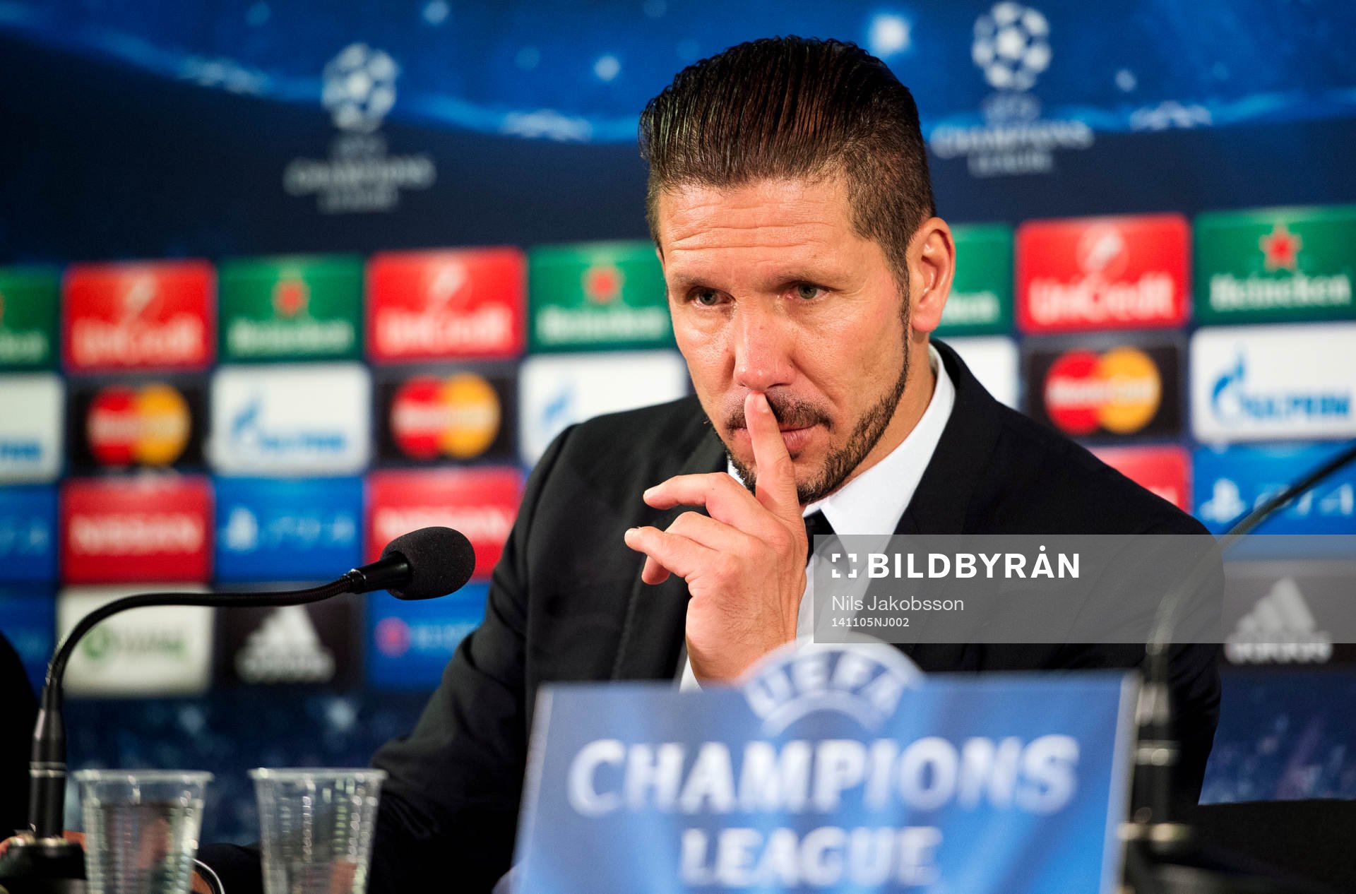 Atletico Madrids tränare Diego Simeone på presskonferensen