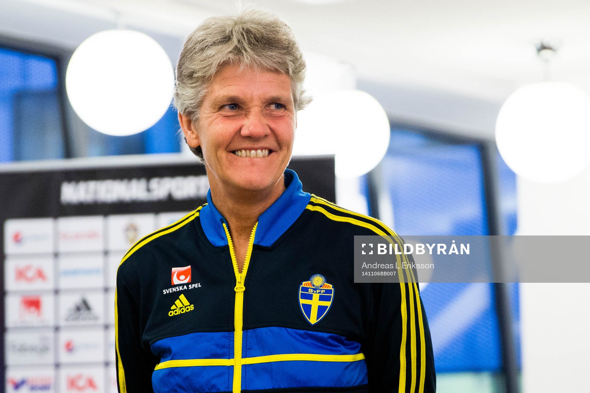 Sveriges förbundskapten Pia Sundhage presenterar