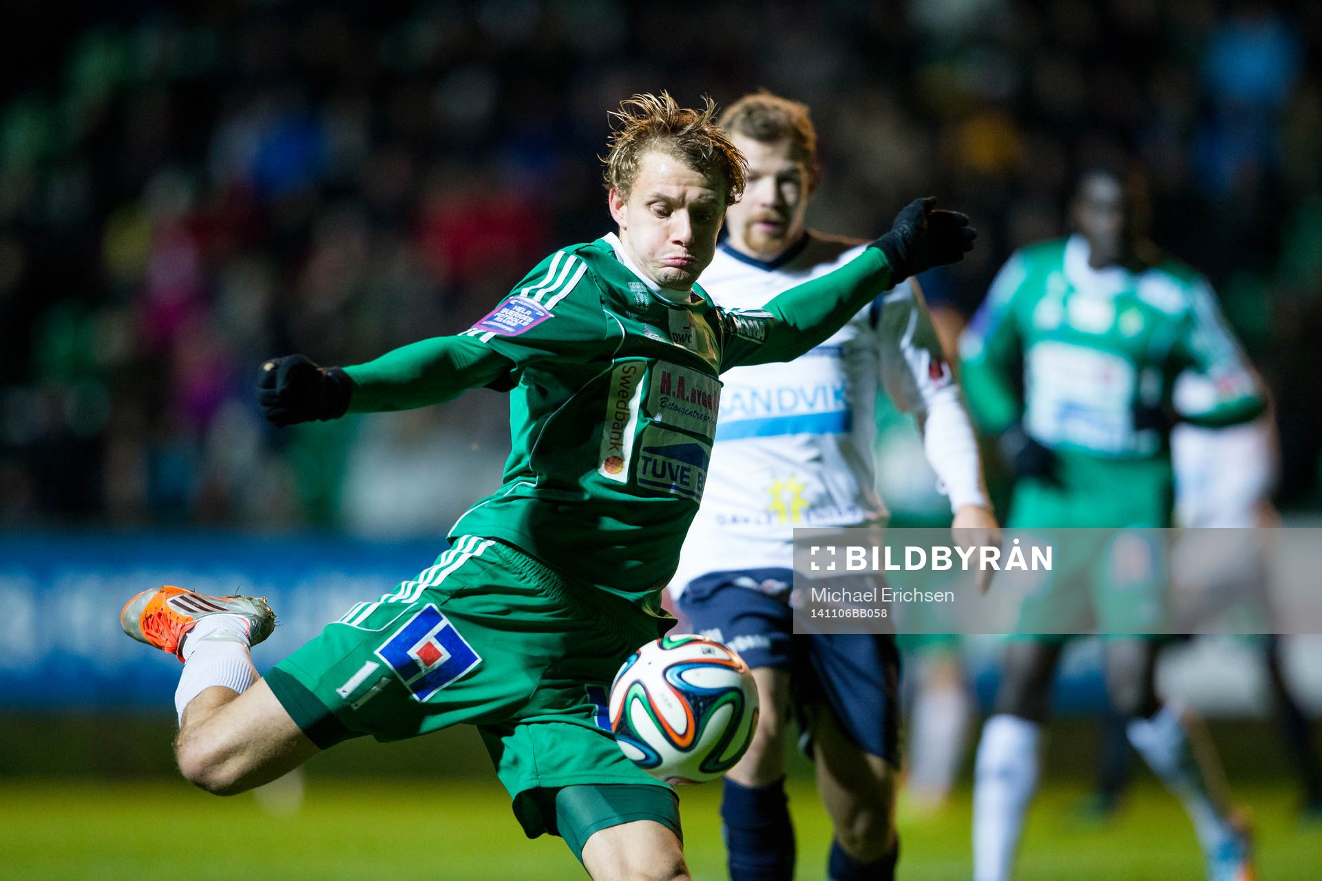 Ljungskiles Jakob Olsson skjuter ett skott