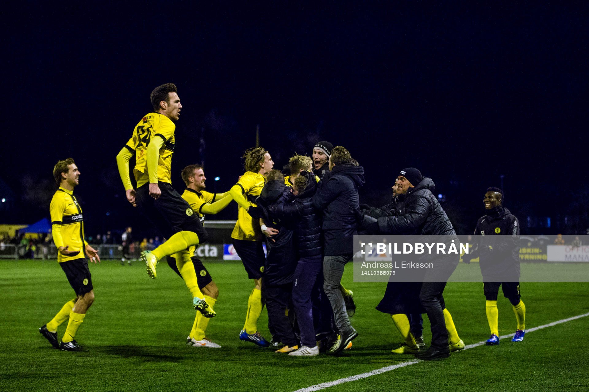 Frejs spelare jublar