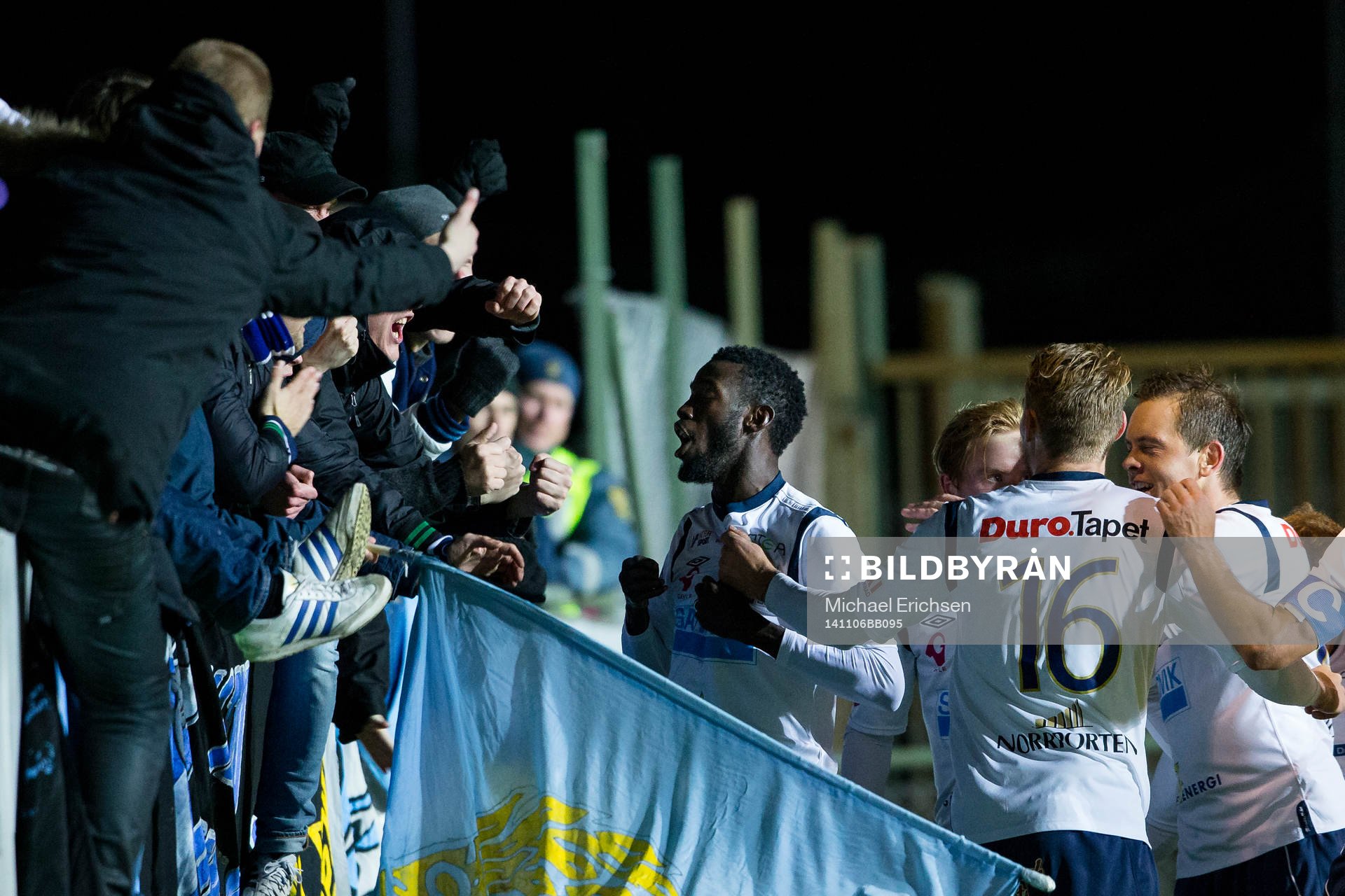Gefles Dioh Williams jublar framför tillresta Gefle