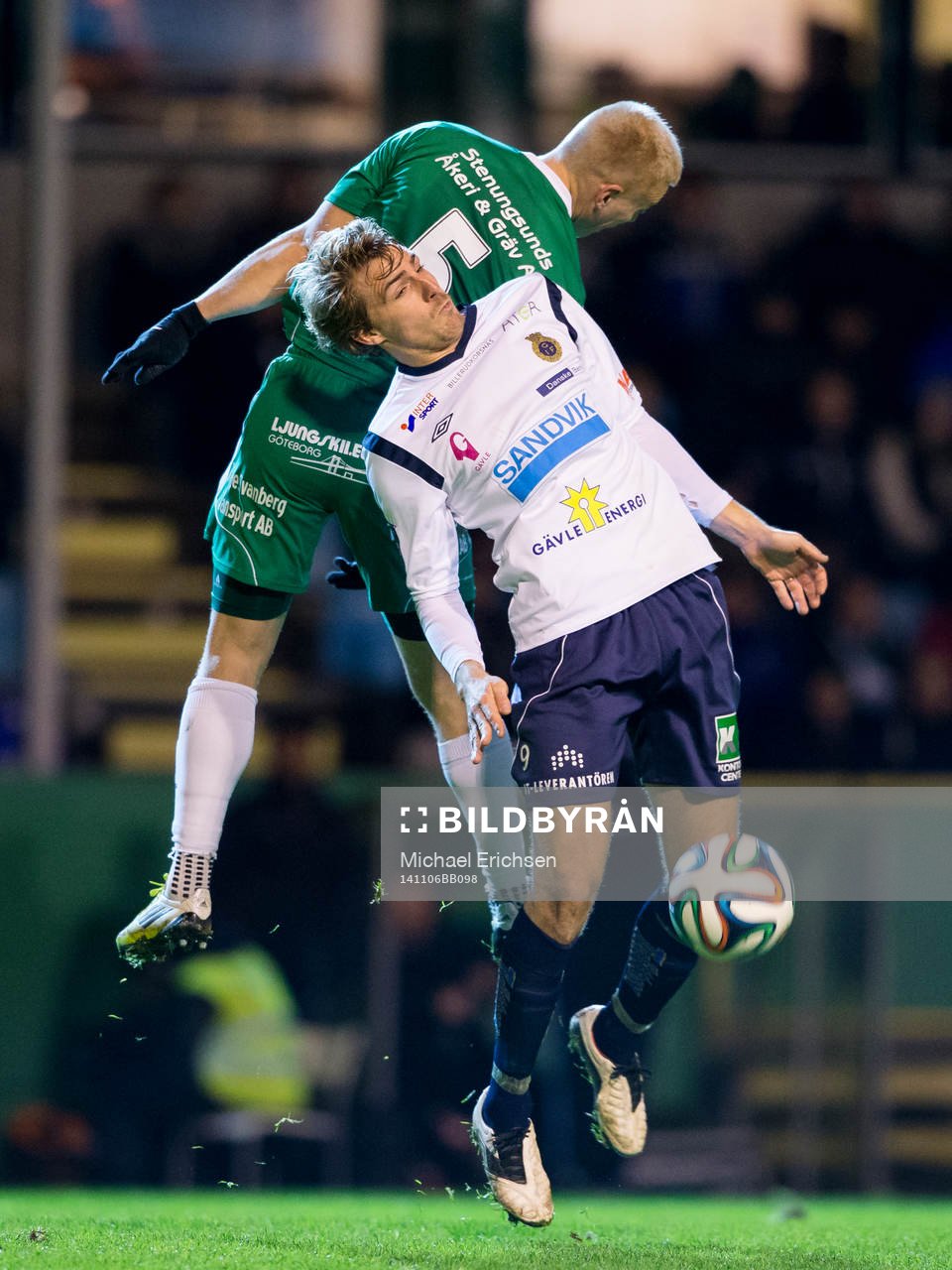 Gefles Johan Oremo vinner bollen