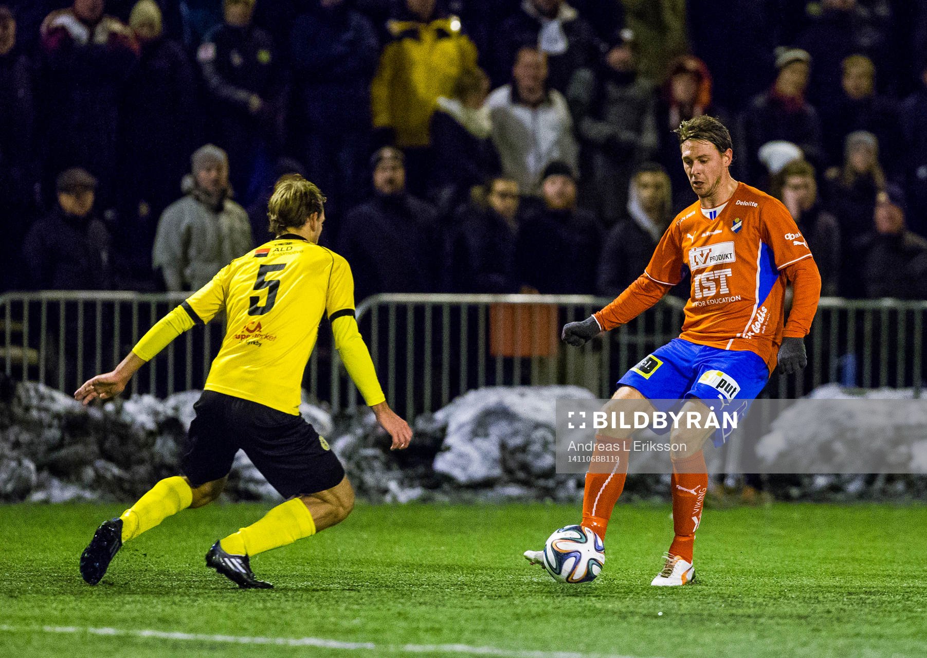 Östers Freddy Söderberg under fotbollsmatchen i kvalet till Superettan mellan Frej och Öster den 6 november 2014 i Stockholm. 