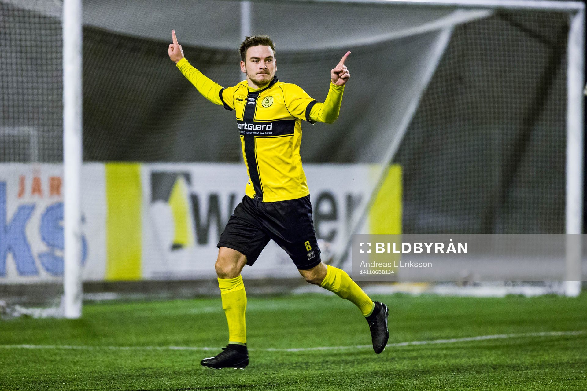 Frejs Pontus Silfwer jublar