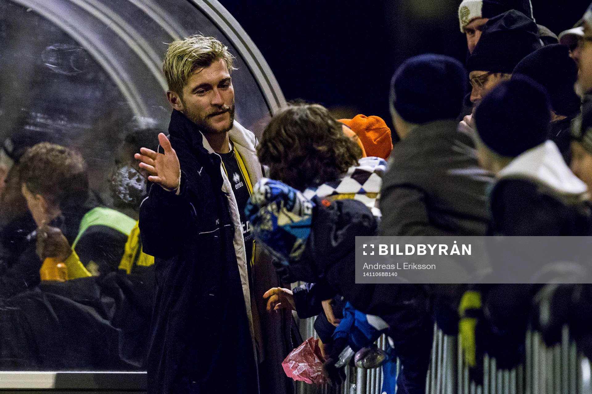 Frejs Christophe Lallet tackar publiken under fotbollsmatchen i kvalet till Superettan mellan Frej och Öster den 6 november 2014 i Stockholm.
