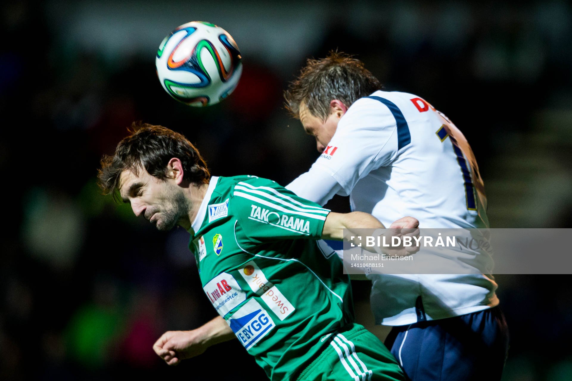 Gefles Jens Portin vinner en nickduell mot Ljungskiles Aleksandar Kitic under fotbollsmatchen i kvalet till Allsvenskan mellan Ljungskile - Gefle den 6 november 2014 i LJUNGSKILE.