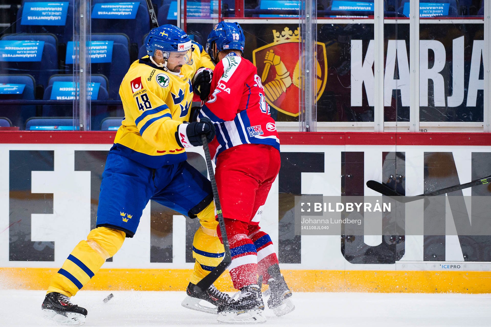 Sveriges Daniel Rahimi trycker till Tjeckiens Svacina