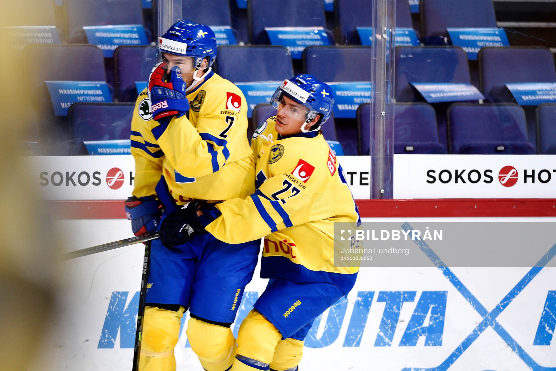Sveriges Jimmie Ericsson gör 0-1 och jublar med Andre