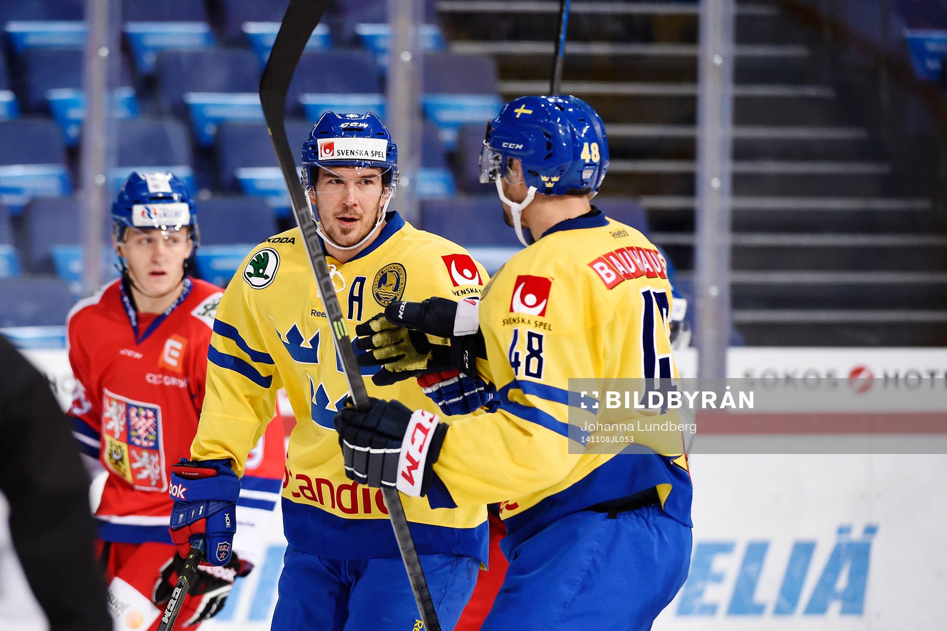 Sveriges Jimmie Ericsson gör 0-2 och jublar med Daniel
