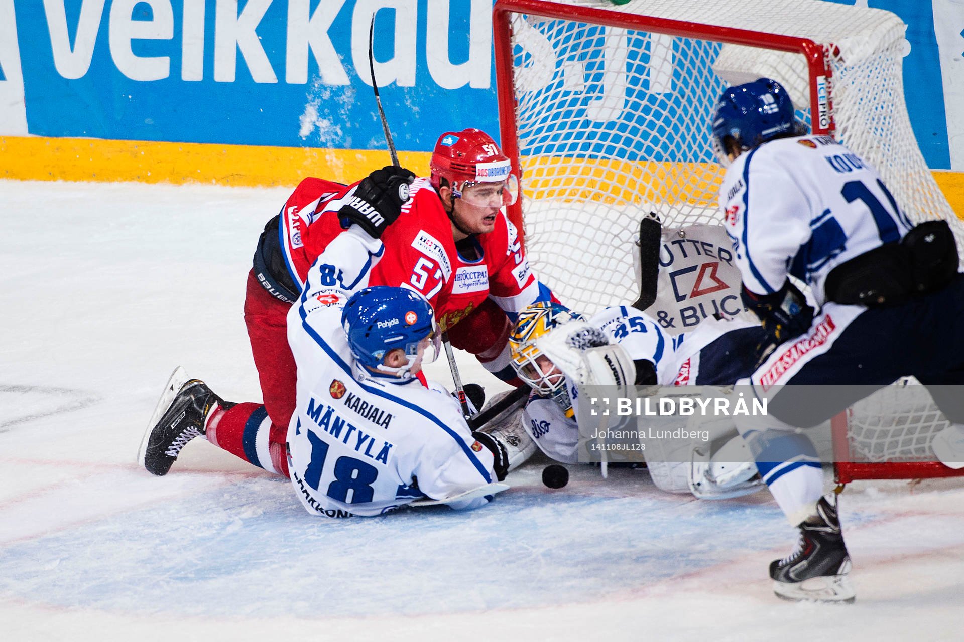 Rysslands Roman Rukavishnikov kolliderar med Finlands
