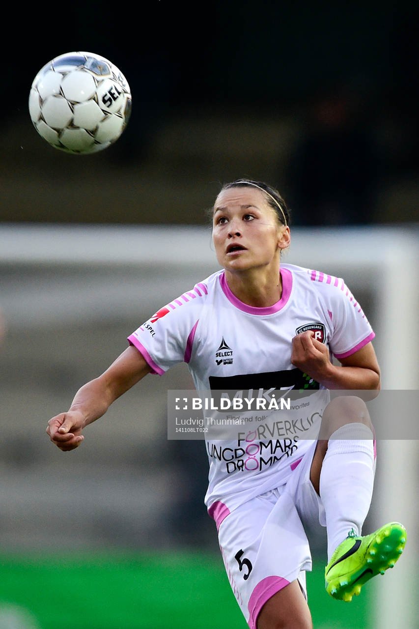 Rosengårds Alexandra Riley under fotbollsmatchen i Champions League mellan Rosengård och Fortuna Hjørring den 8 november 2014 i Malmö.