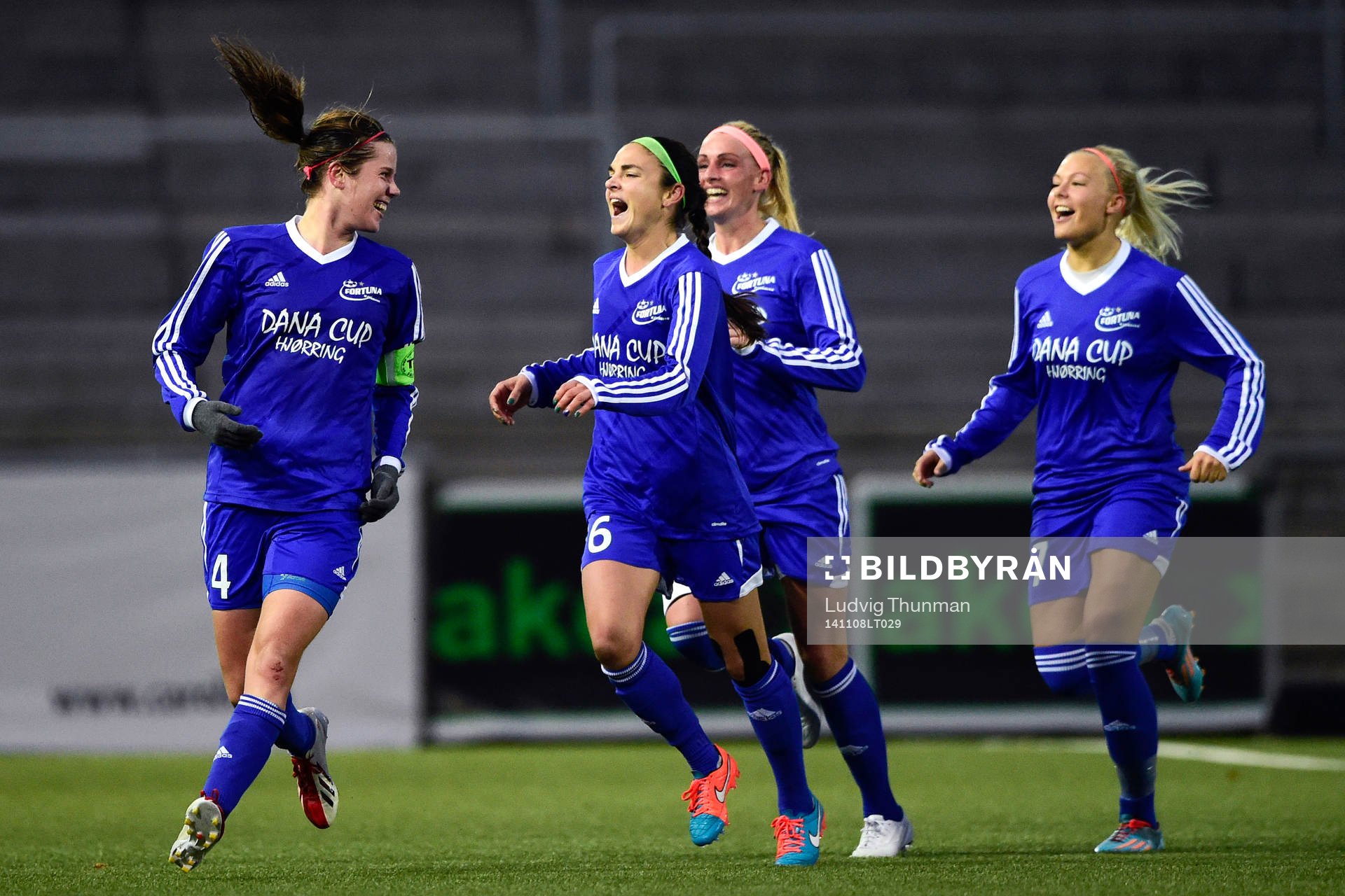 Fortuna Hjørrings Sofie Junge jublar med sina lagkamrater