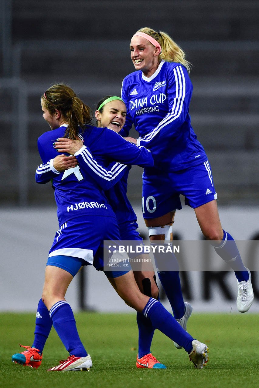 Fortuna Hjørrings Sofie Junge kramar om Janelle Cordia och