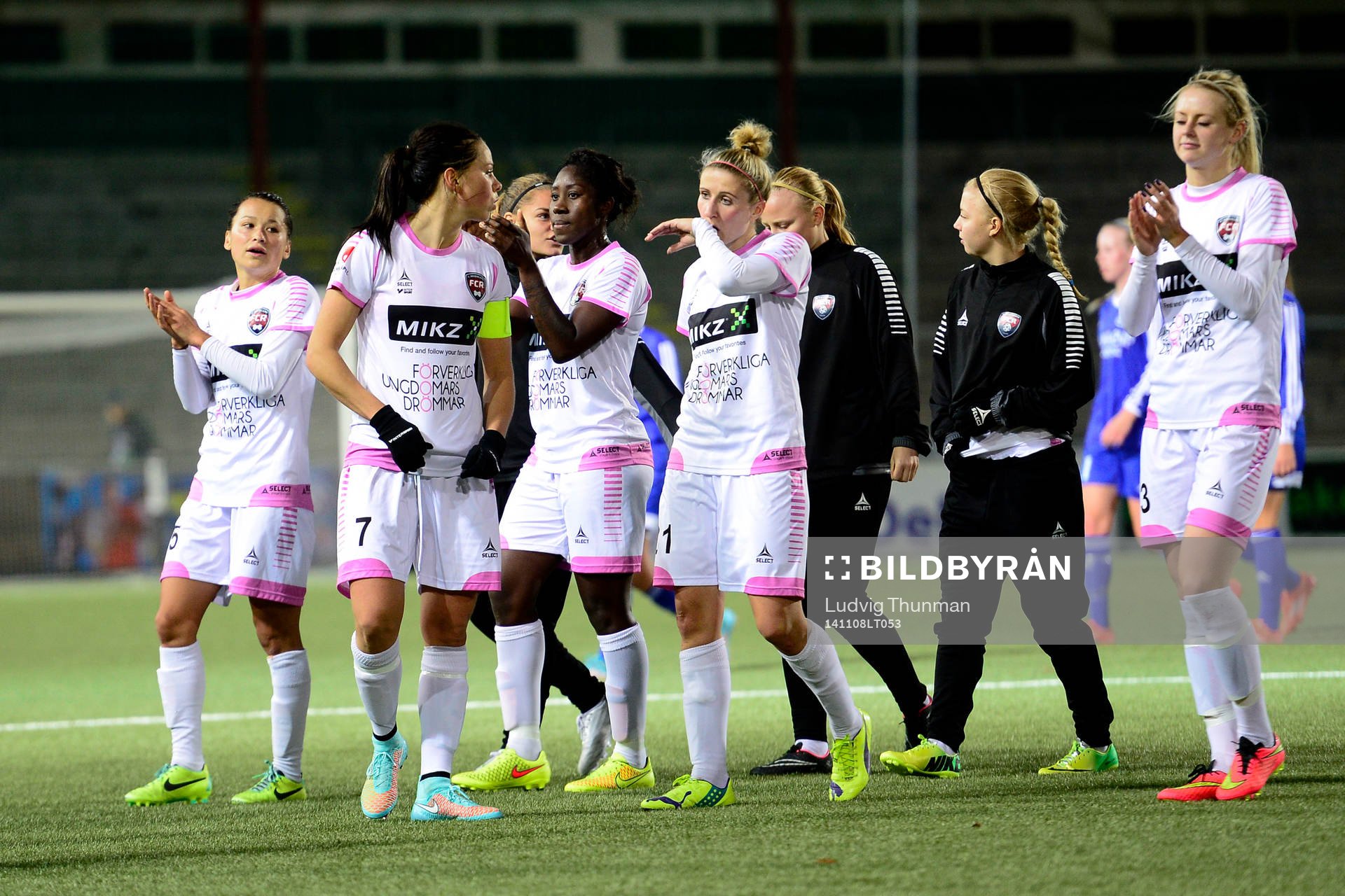 Rosengårds spelare lämnar planen