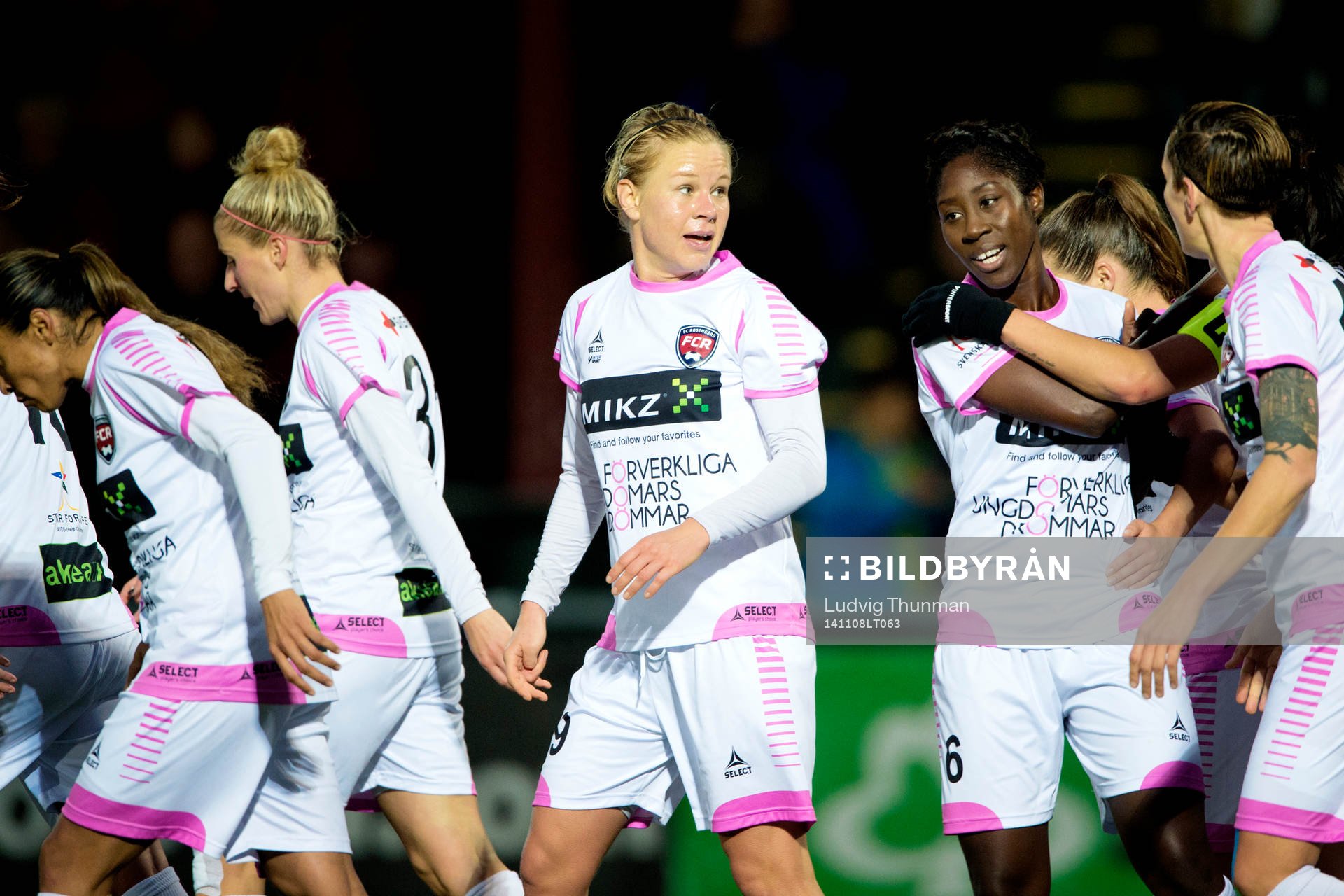 Rosengårds Katrin Schmidt firar 2-1 med laget