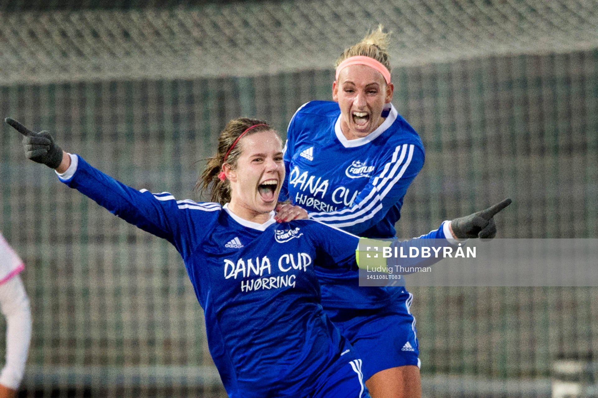Fortuna Hjørrings Sofie Junge jublar med Camilla Kur