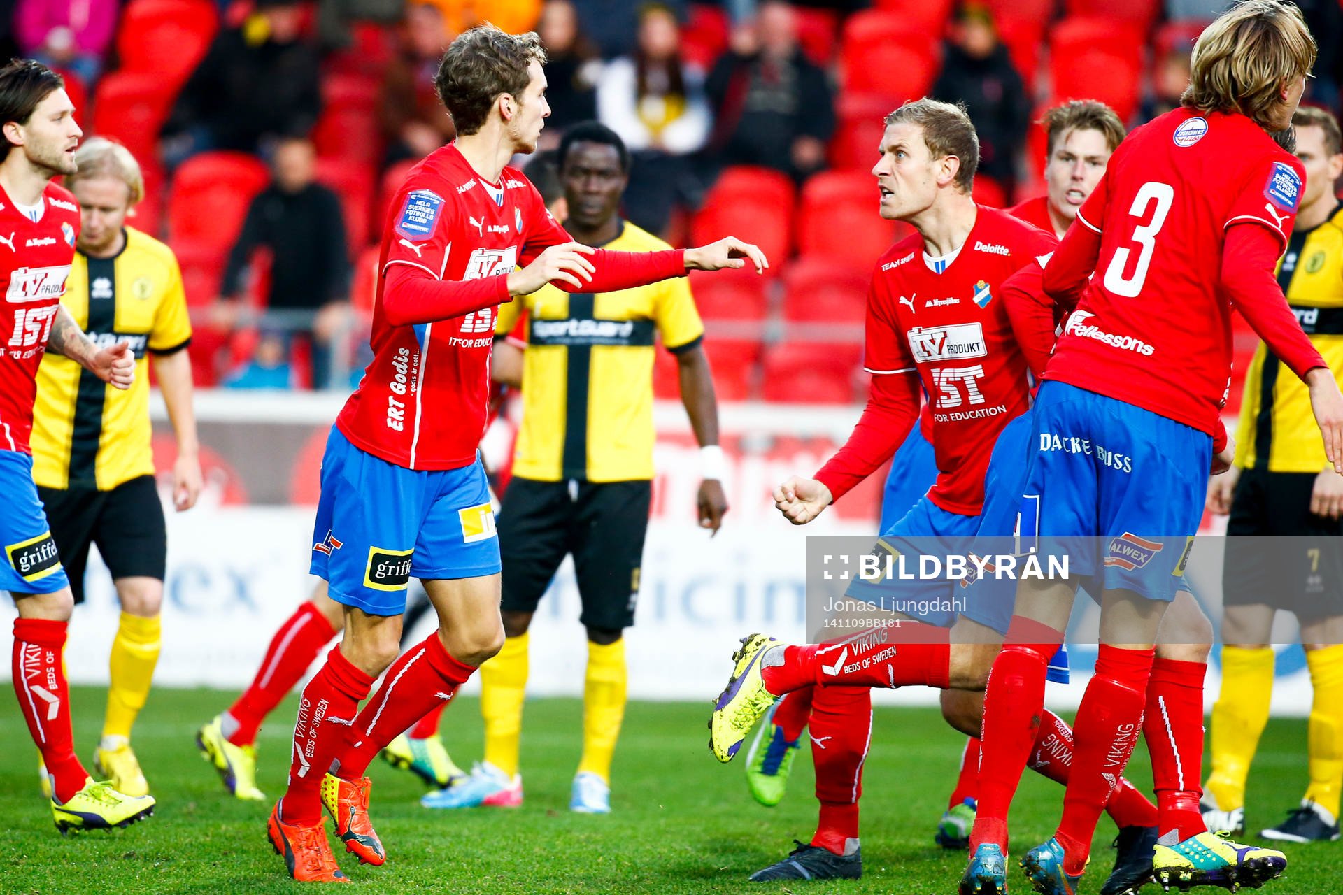 Östers Alexander Henningsson och Patrik Bojent jublar