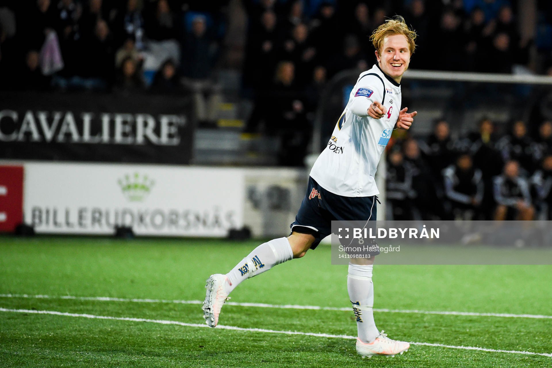 Gefles Simon Lundevall jublar