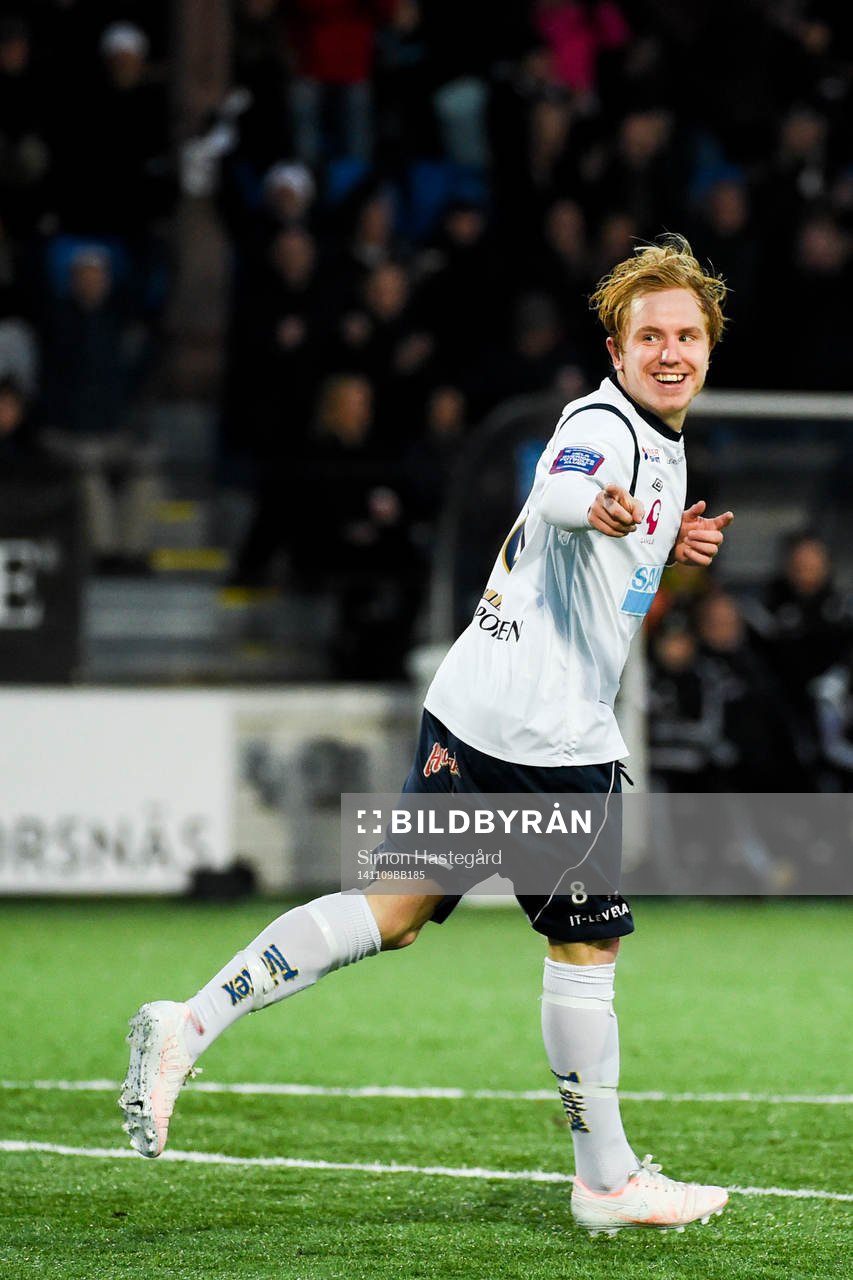 Gefles Simon Lundevall jublar