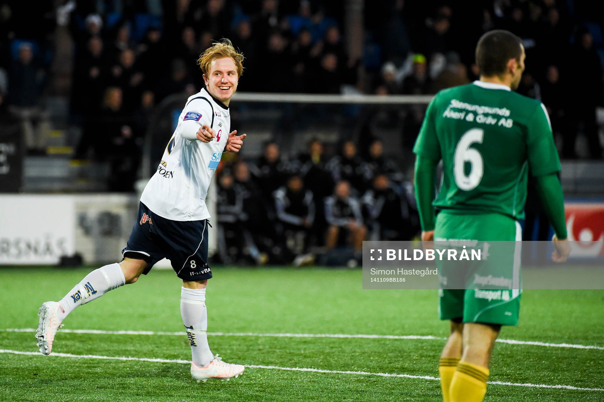 Gefles Simon Lundevall jublar