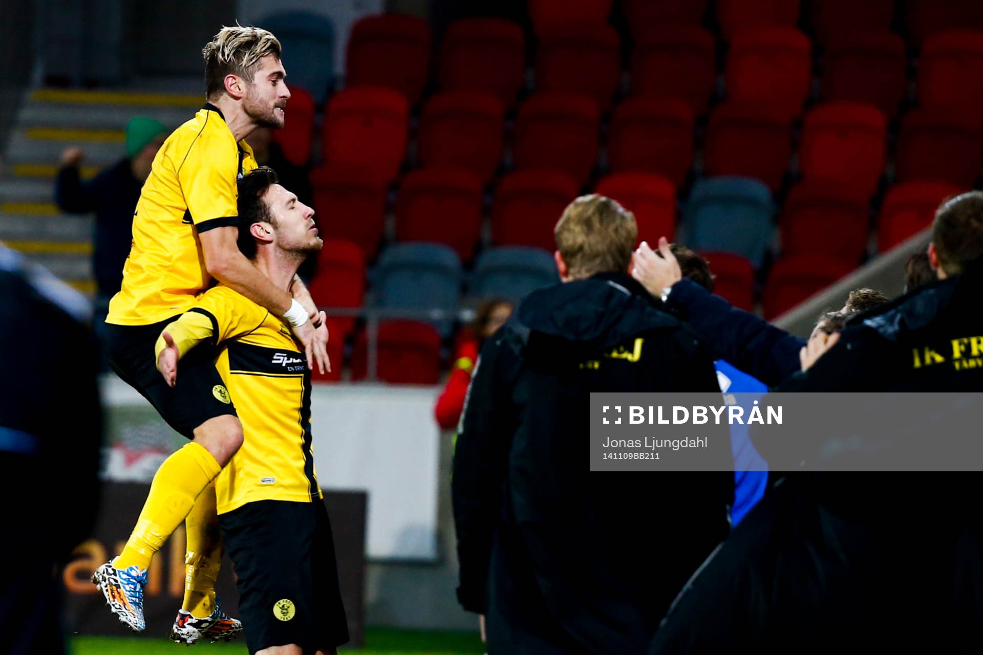 Frejs spelare jublar