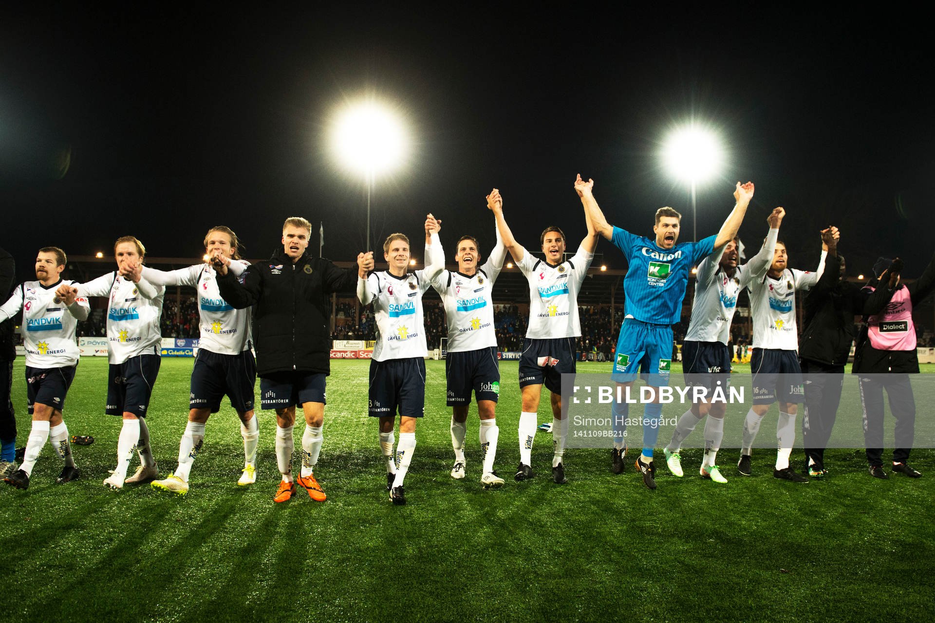 Spelarna i Gefle jublar