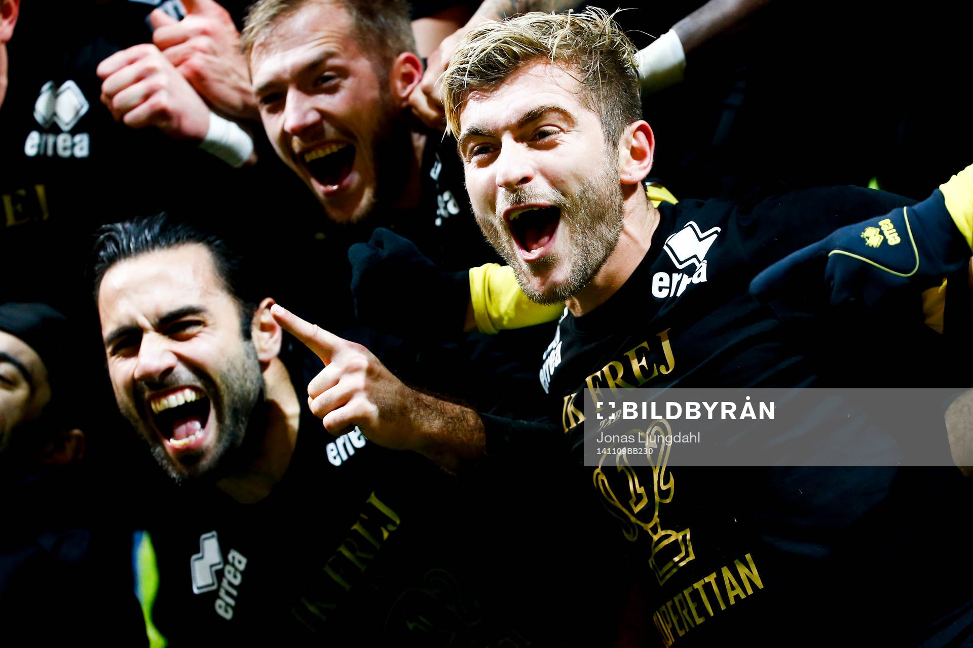 Frejs spelare jublar
