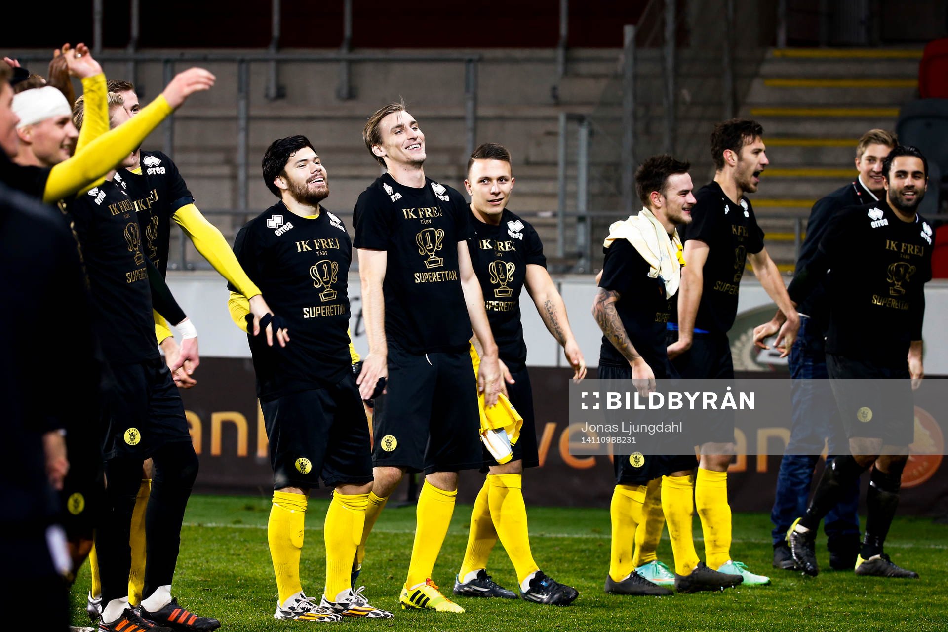 Frejs spelare jublar
