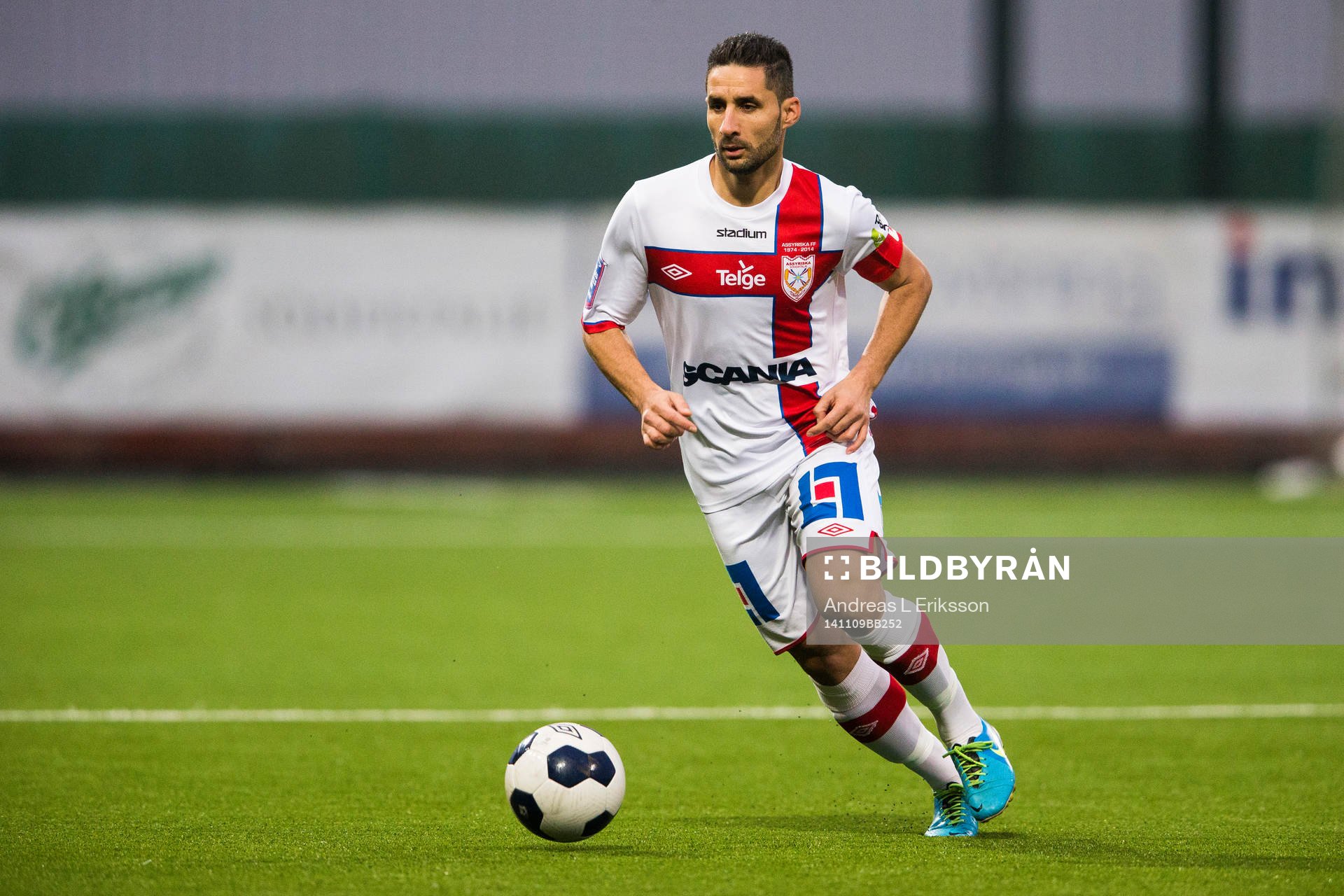 Assyriskas David Durmaz med bollen