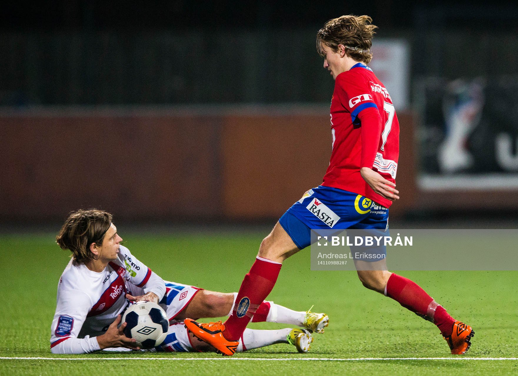 Assyriskas Fredrik Holster och Örgrytes Jakob Lindström