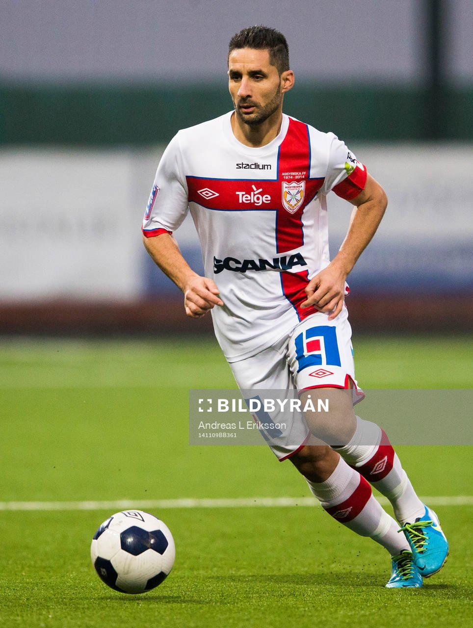 Assyriskas David Durmaz med bollen