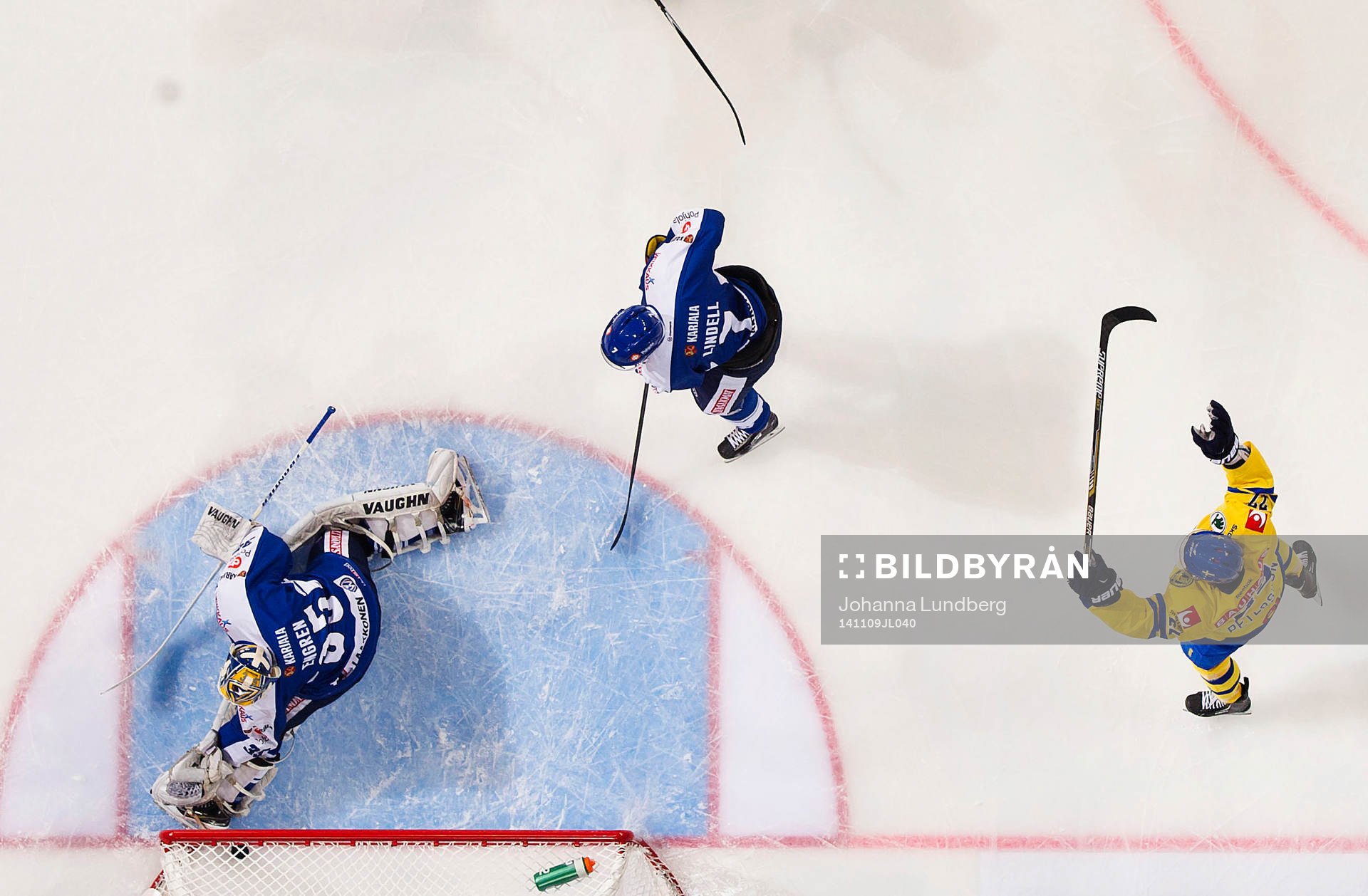 Sveriges Andre Petersson jublar när Linus Klasen (ej i