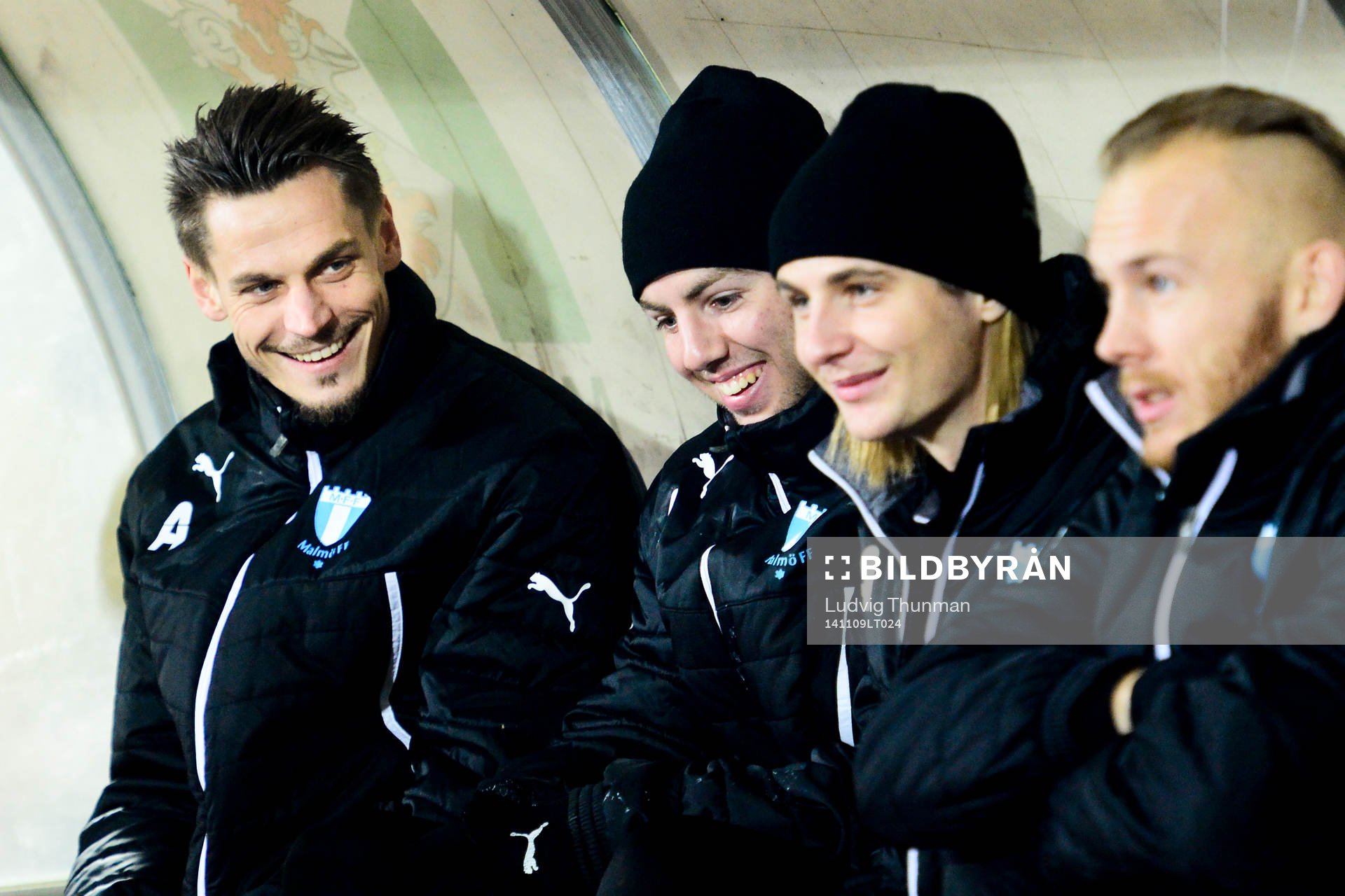 Malmö FFs Markus Rosenberg, Erdal Rakip, Pawel Cibicki och Magnus Eriksson på bänken under fotbollsmatchen i Supercupen mellan Malmö och Elfsborg den 9 november 2014 i Malmö.