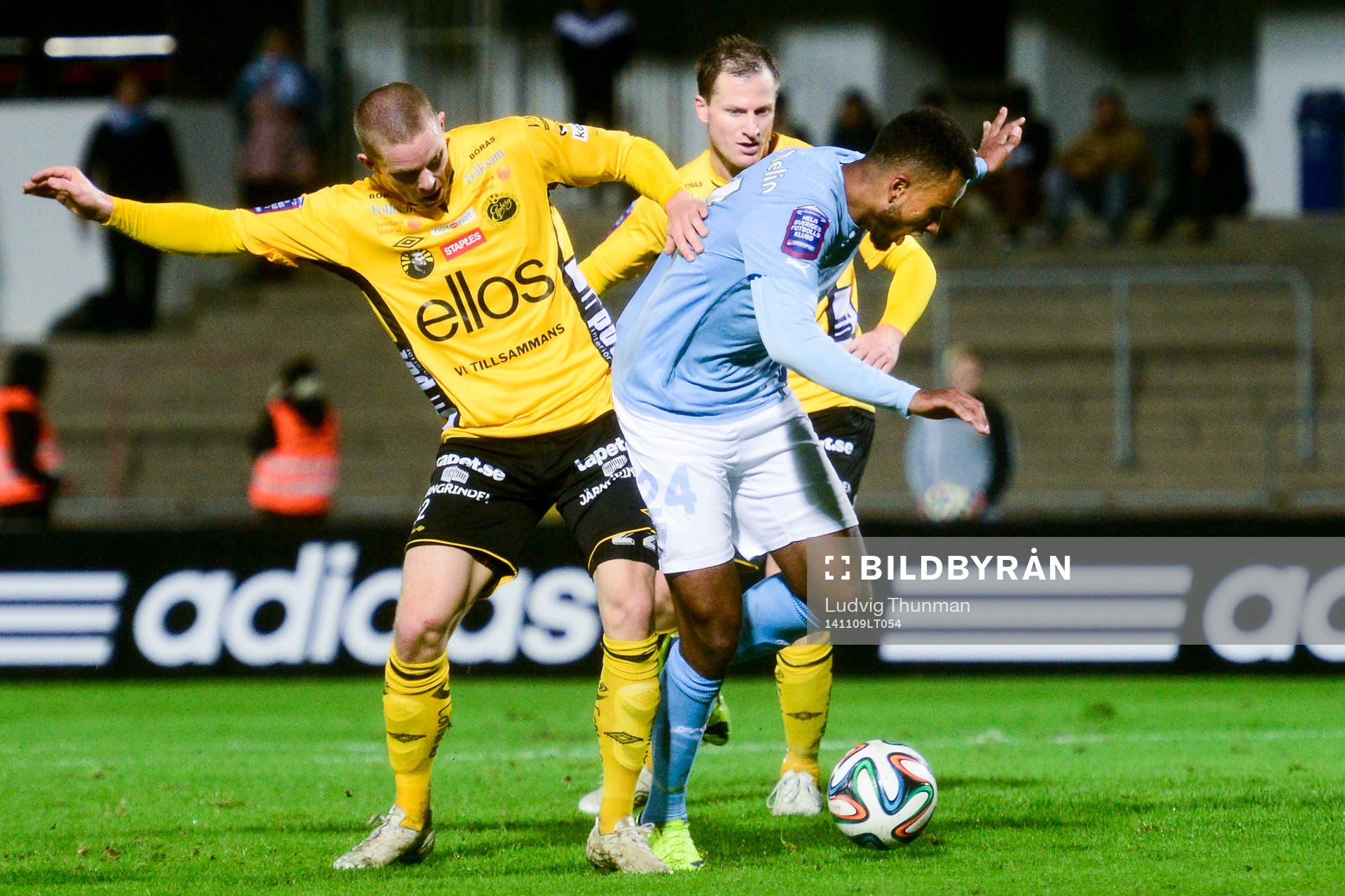 Elfsborgs Anton Lans kapar Malmö FFs Isaac Kiese Thelin i