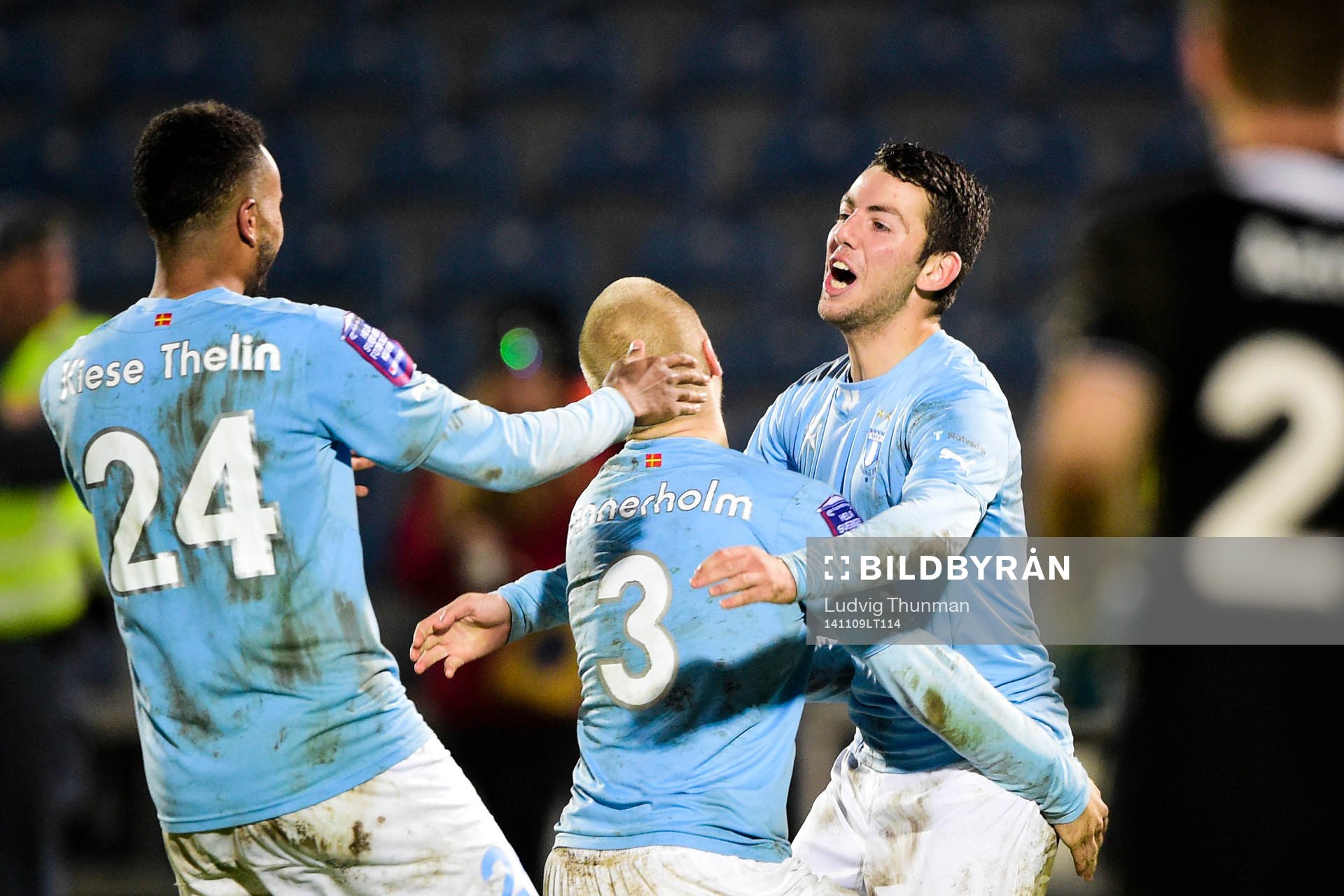 Malmö FFs Erdal Rakip (th) satte avgörande straffen och