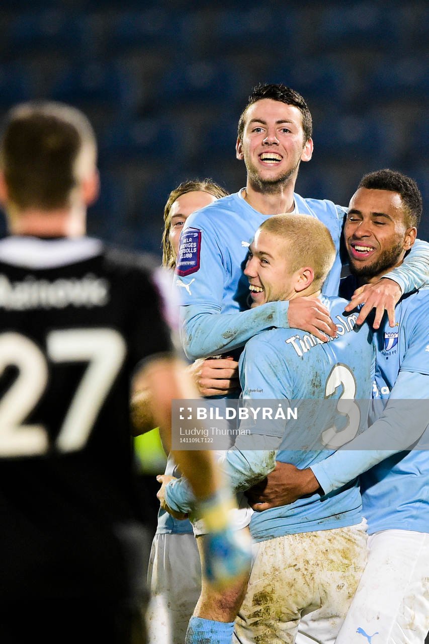Malmö FFs Erdal Rakip kramas om av Markus Halsti, Anton