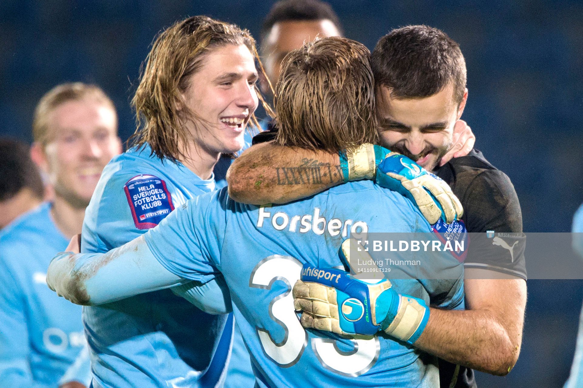 Malmö FFs Emil Forsberg och Pawel Cibicki kramar om