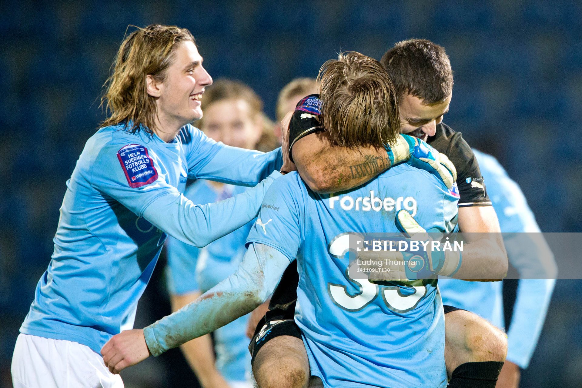 Malmö FFs Emil Forsberg och Pawel Cibicki kramar om