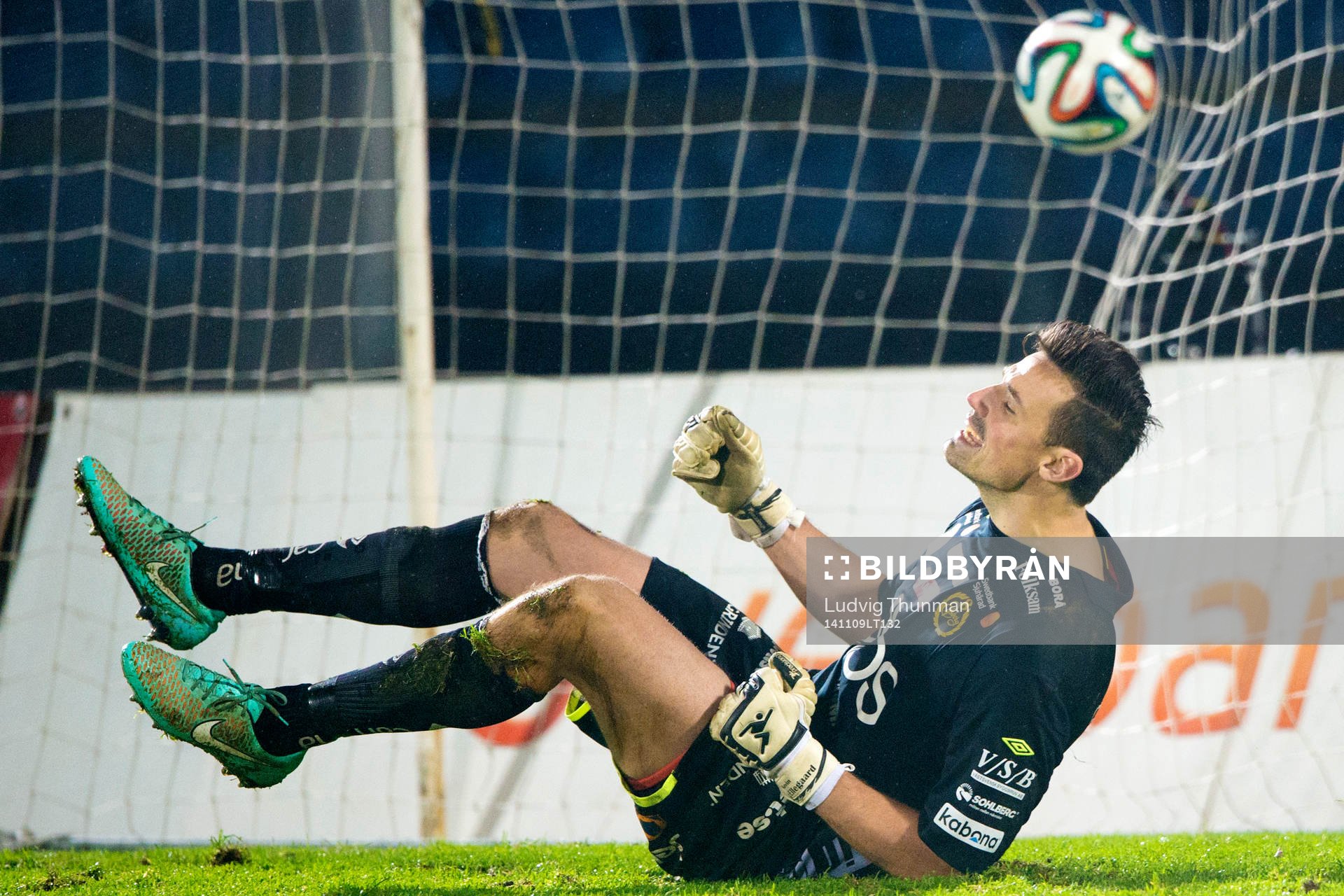 Elfsborgs målvakt Kevin Stuhr Ellegaard deppar