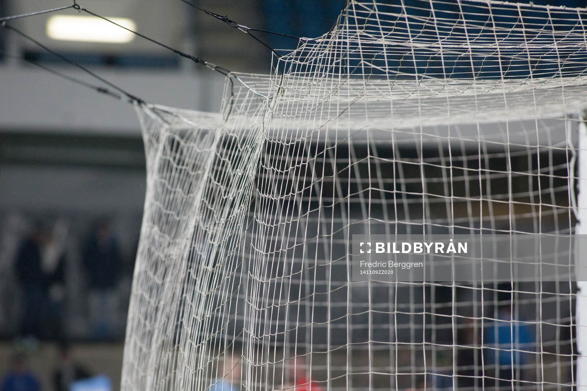 Nätmaskor under fotbollsmatchen i Supercupen mellan Malmö och Elfsborg den 9 november 2014 i Malmö.