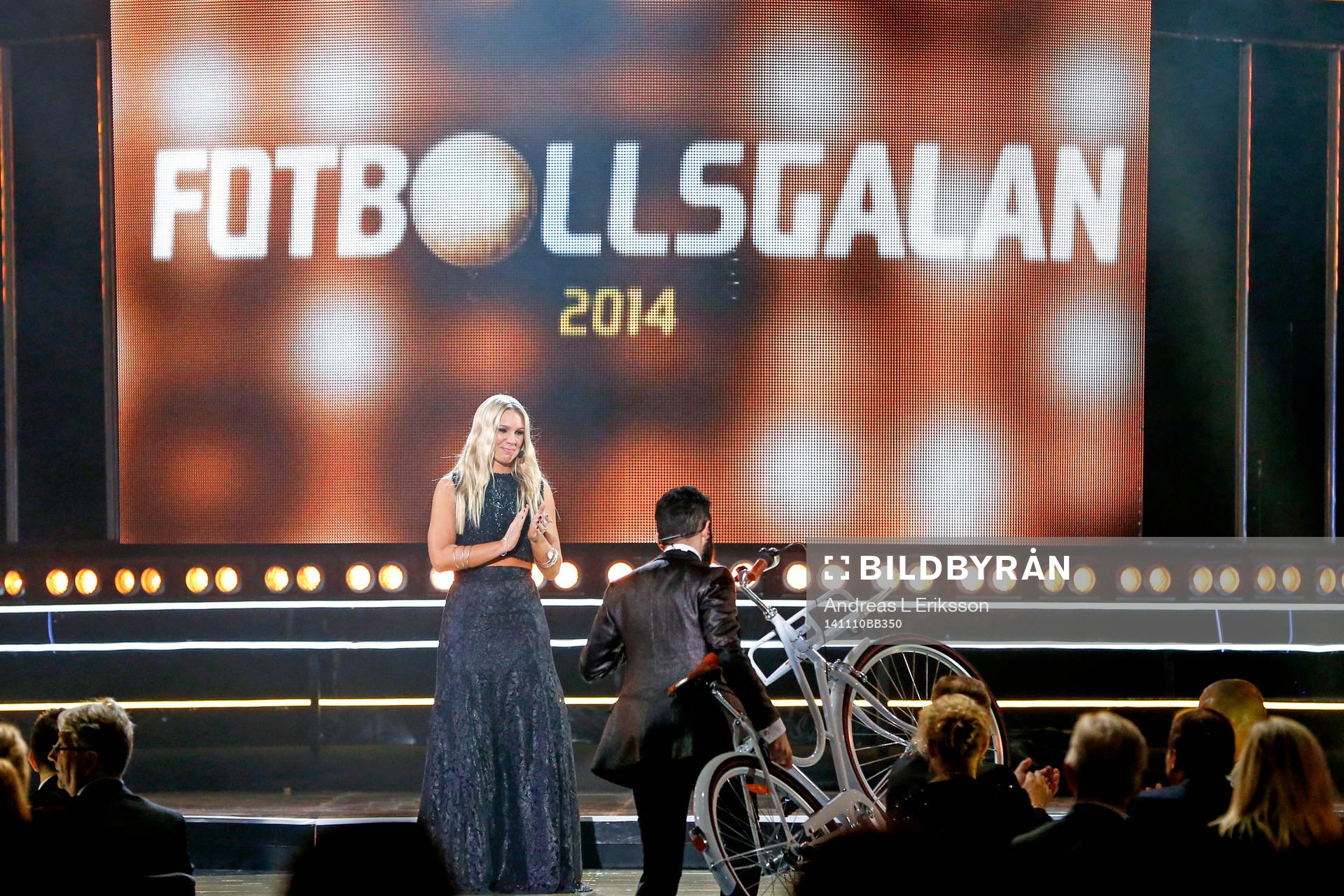 Probramledare Anna Brolin, TV4 och Soran Ismail under Fotbollsgalan den 10 november 2014 i Stockholm. 