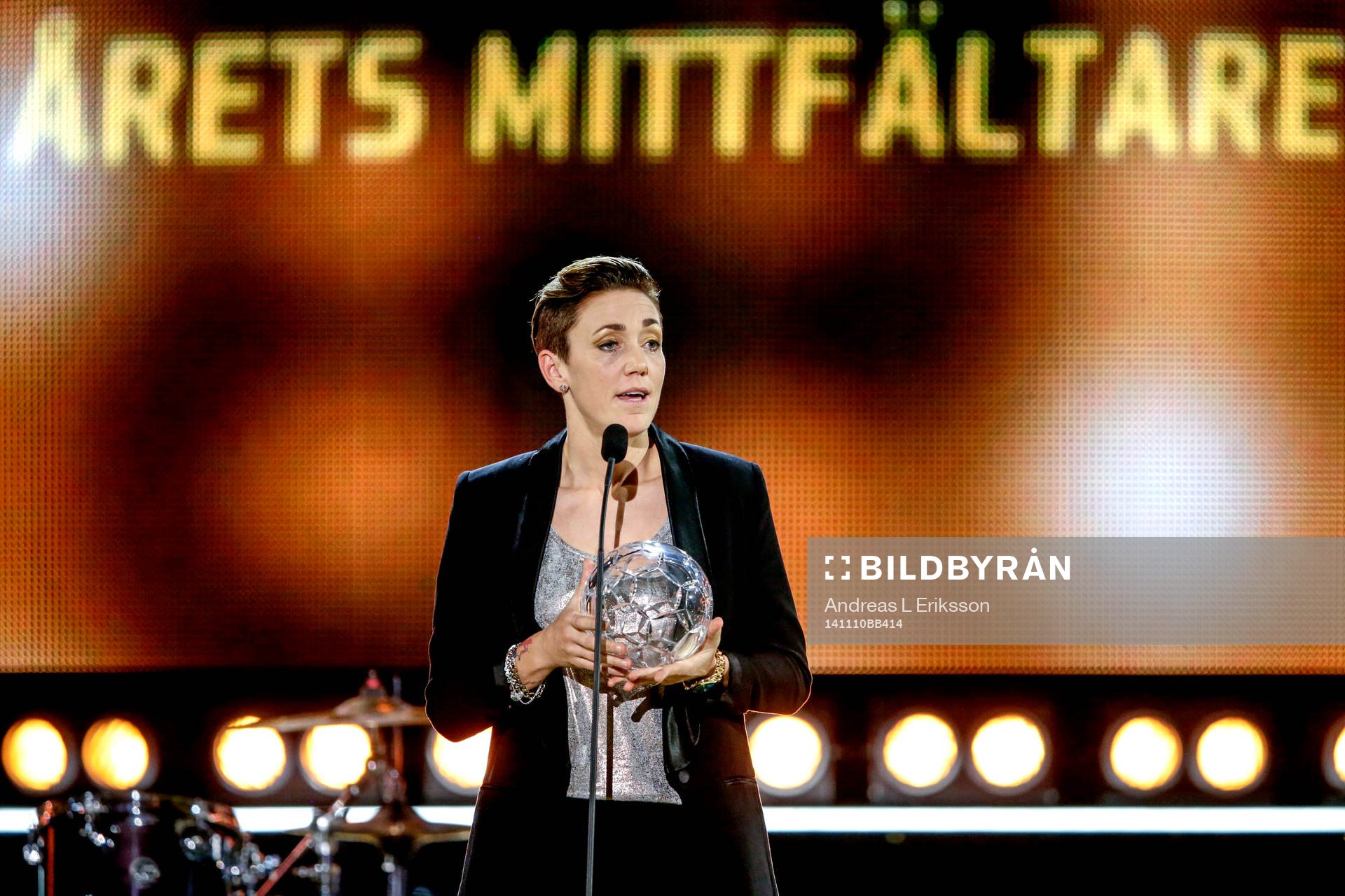 Årets mittfältare, dam tilldelades Caroline Seger, Tyresö/Paris Saint-German (mottogs av Therese Sjögran) under Fotbollsgalan den 10 november 2014 i Stockholm.