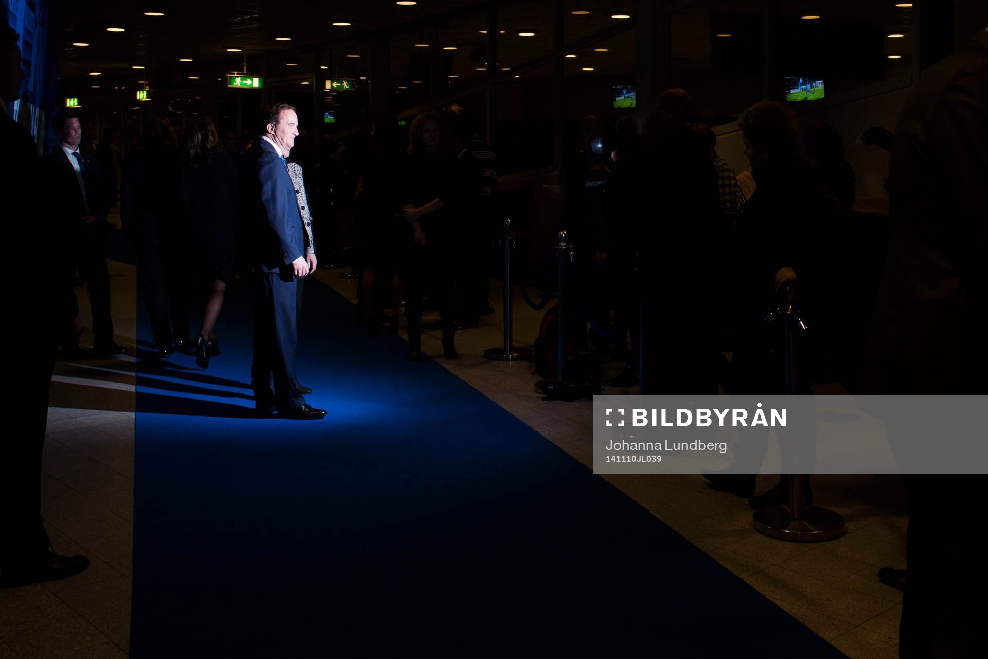 Stefan Löfvén blir fotograferad