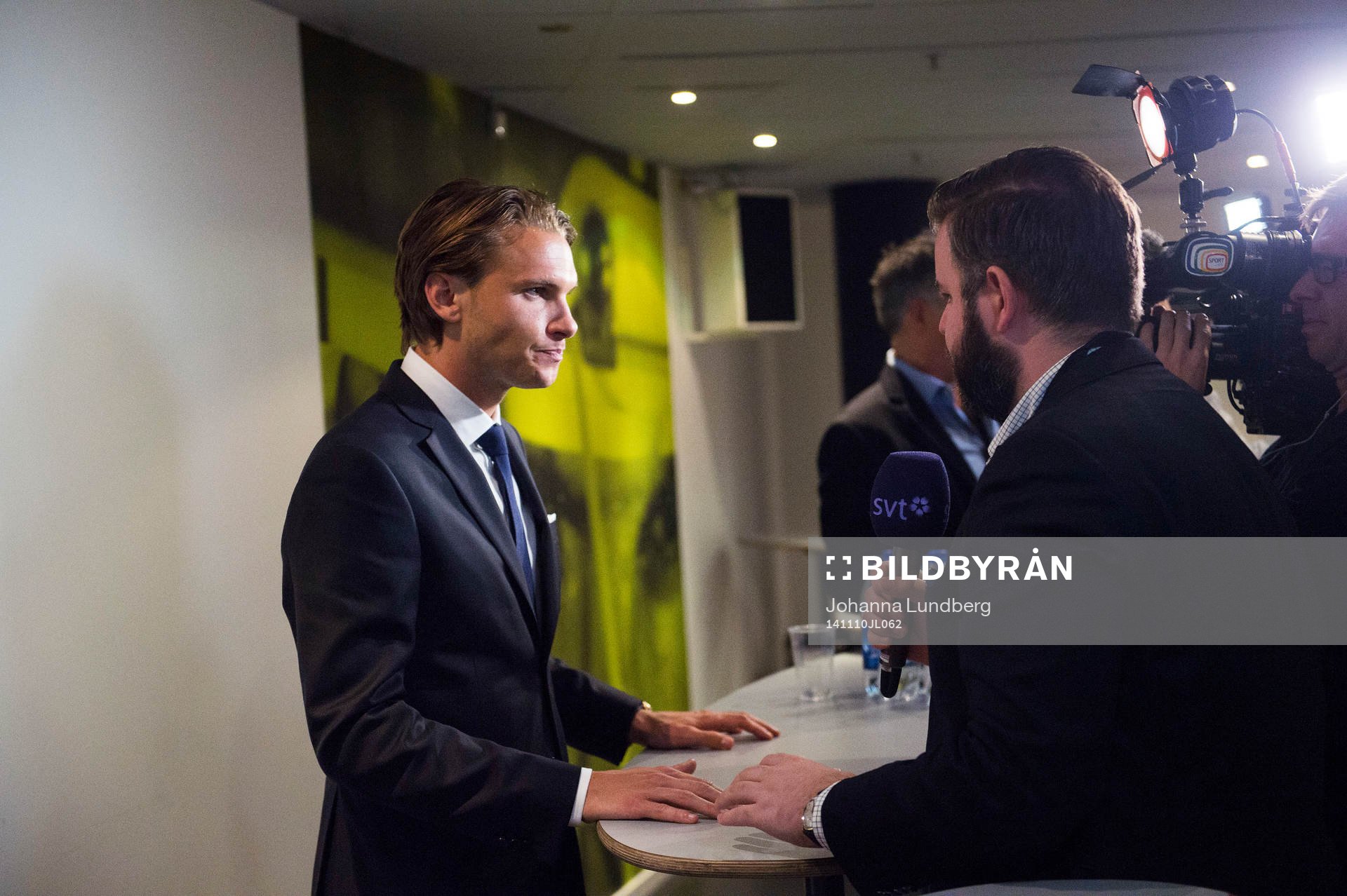 Albin Ekdal grinar illa