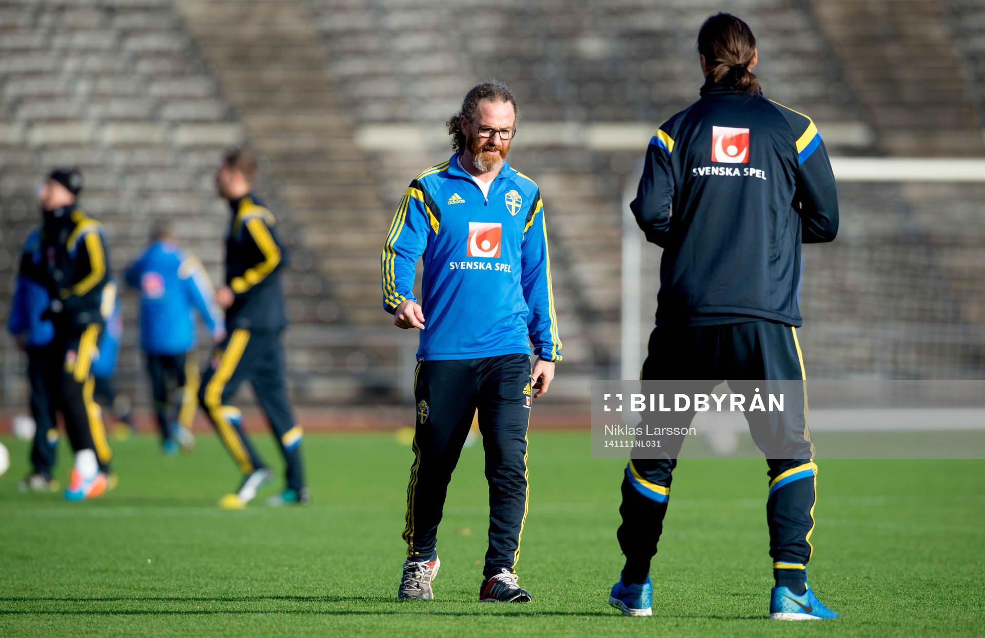 Landslagets läkare Richard Dohan och Zlatan Ibrahimovic under en träning den 11 november 2014 i Stockholm.