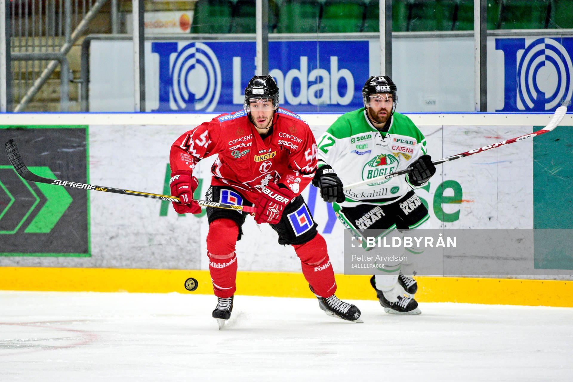 Vita Hästens Adam Schmidt och Rögles Jack Connolly