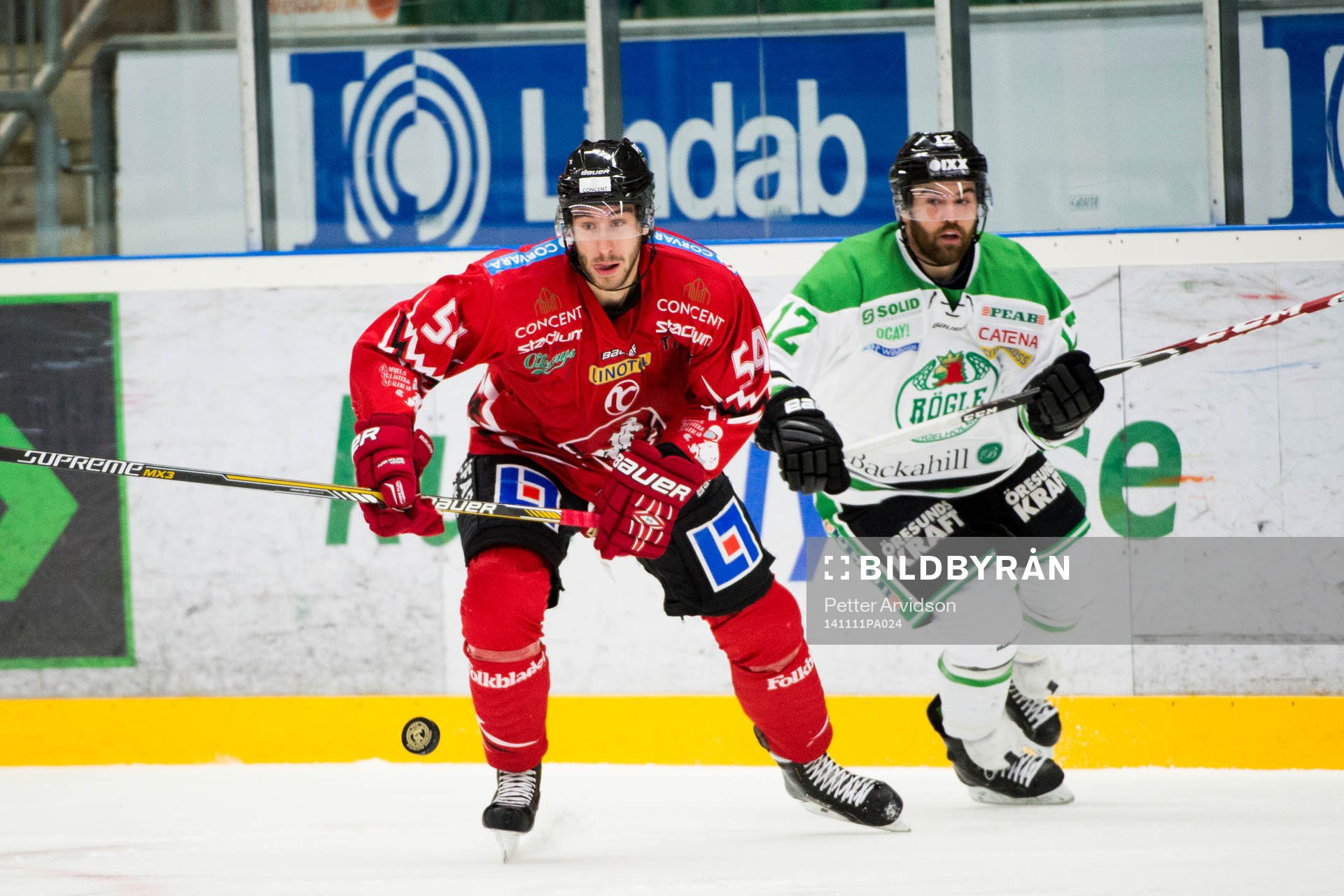 Vita Hästens Adam Schmidt och Rögles Jack Connolly