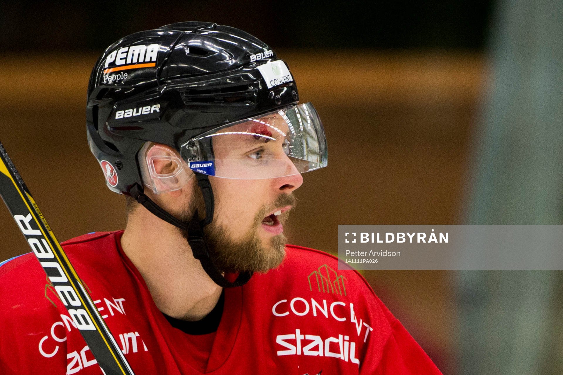 Vita Hästens Morgan Hassel har fått en klubba innanför