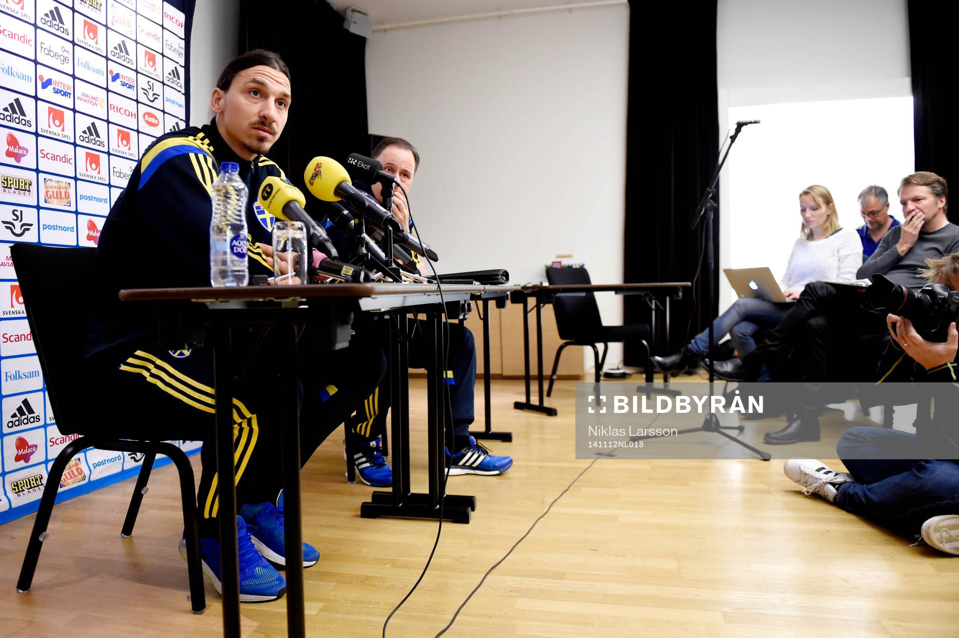 Sveriges Zlatan Ibrahimovic och Niklas Bodell, presschef